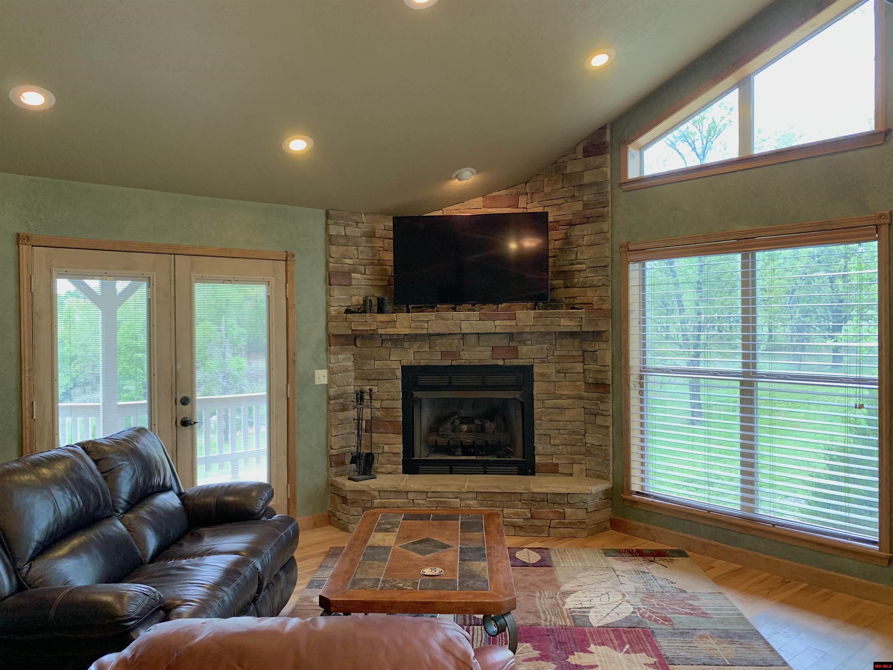 1461 Spotted Oak Road