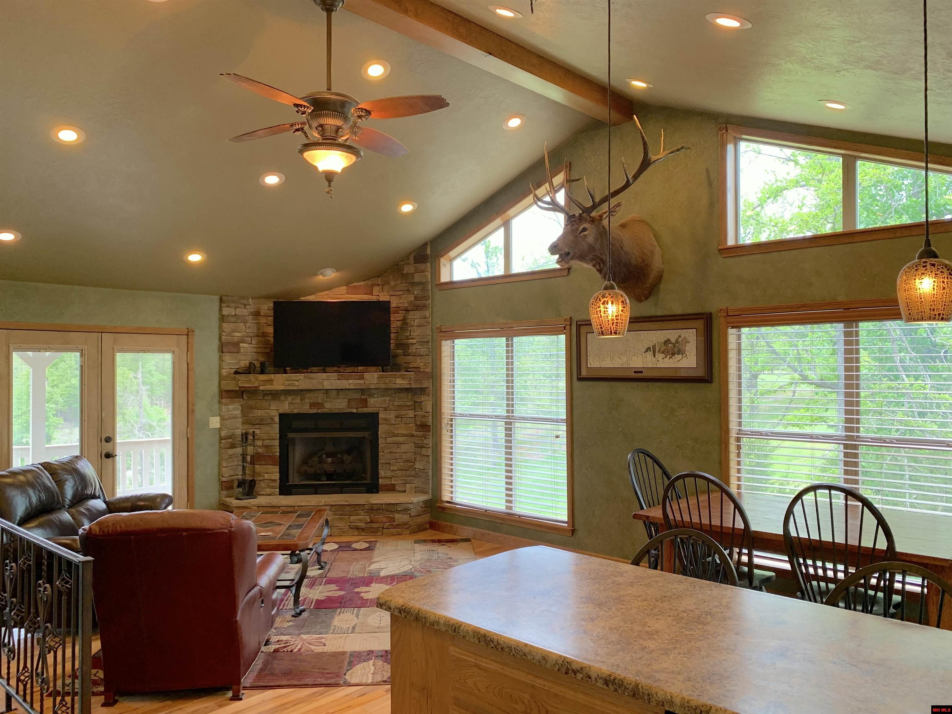 1461 Spotted Oak Road