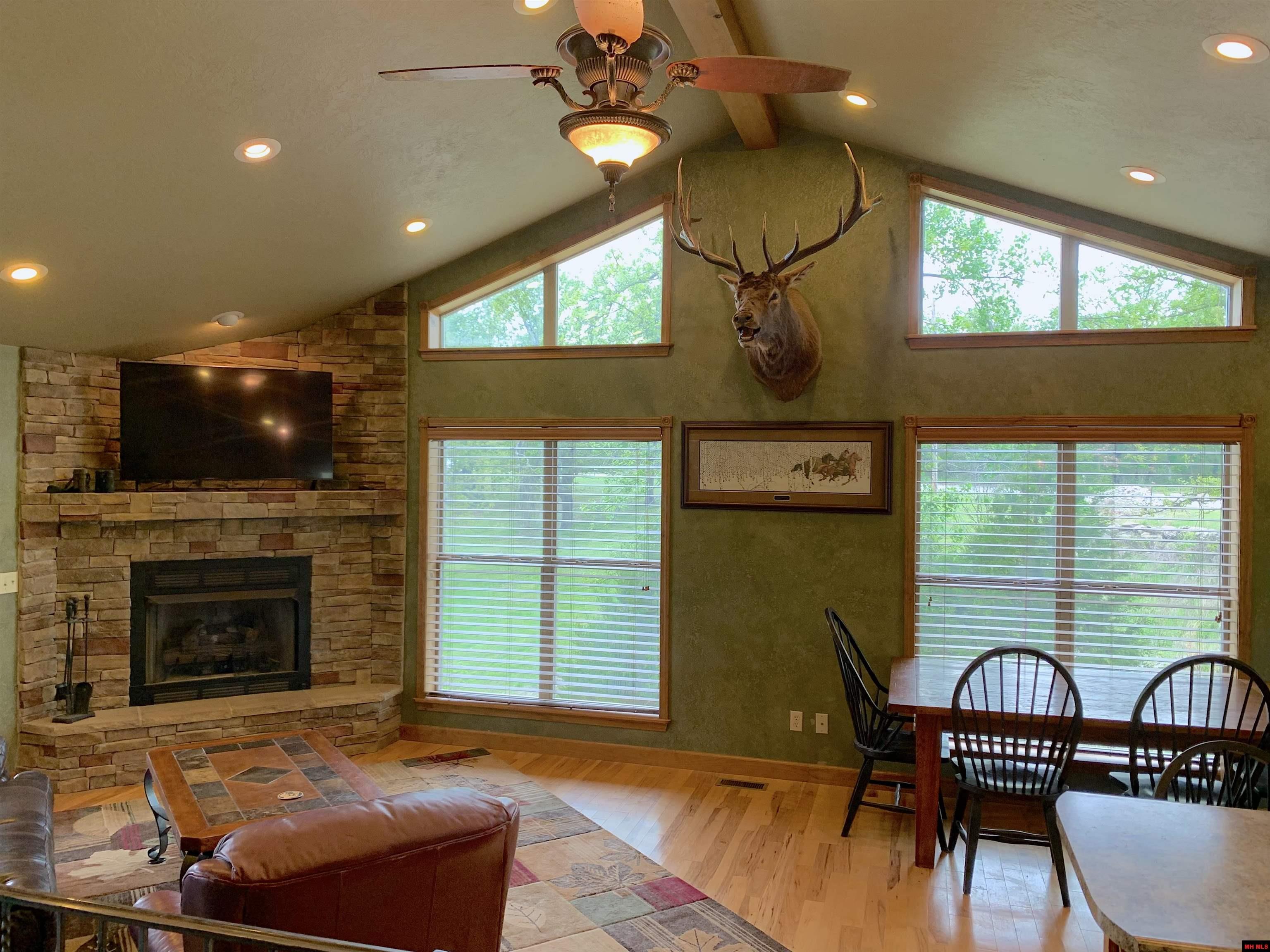 1461 Spotted Oak Road