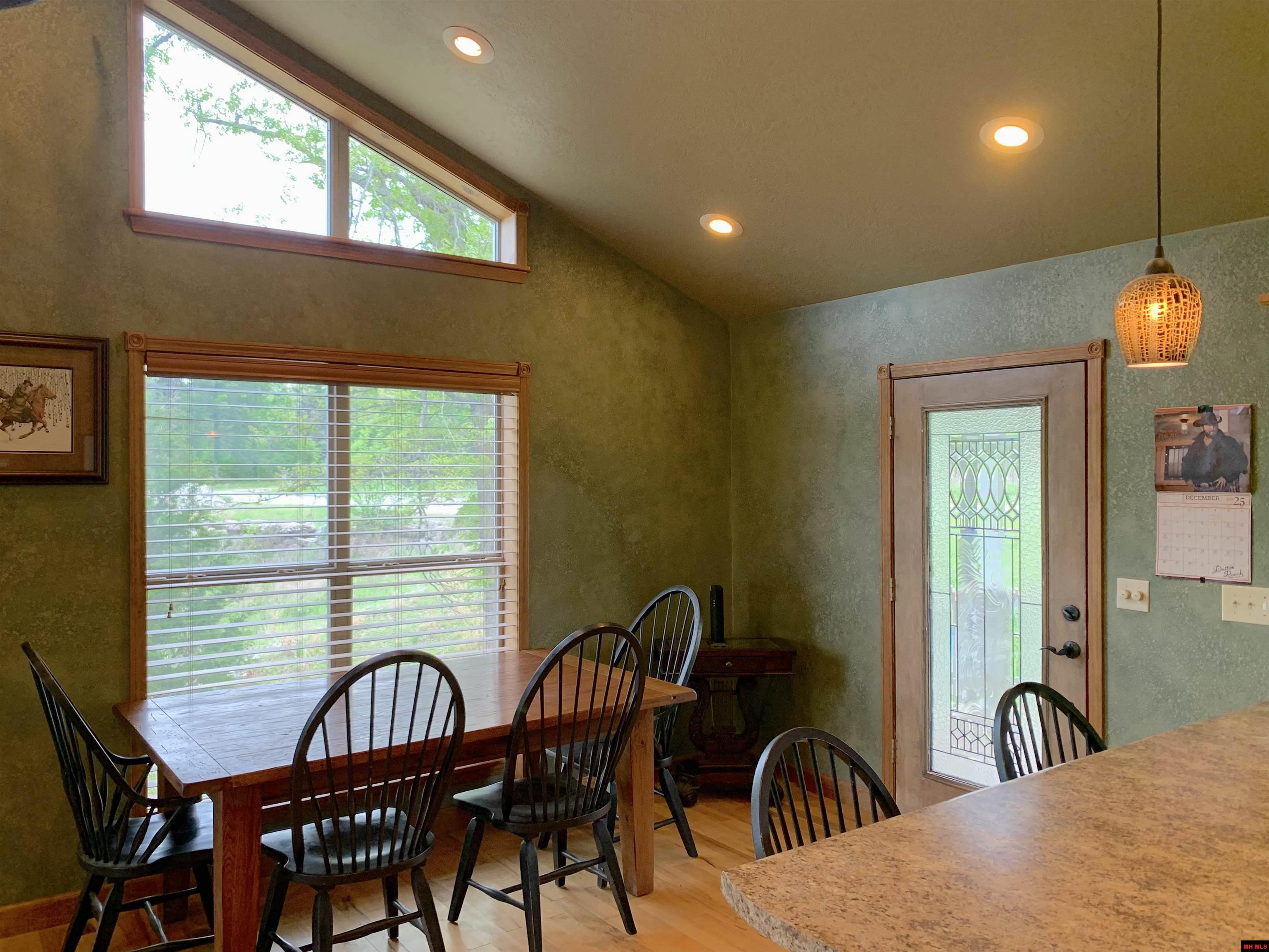 1461 Spotted Oak Road