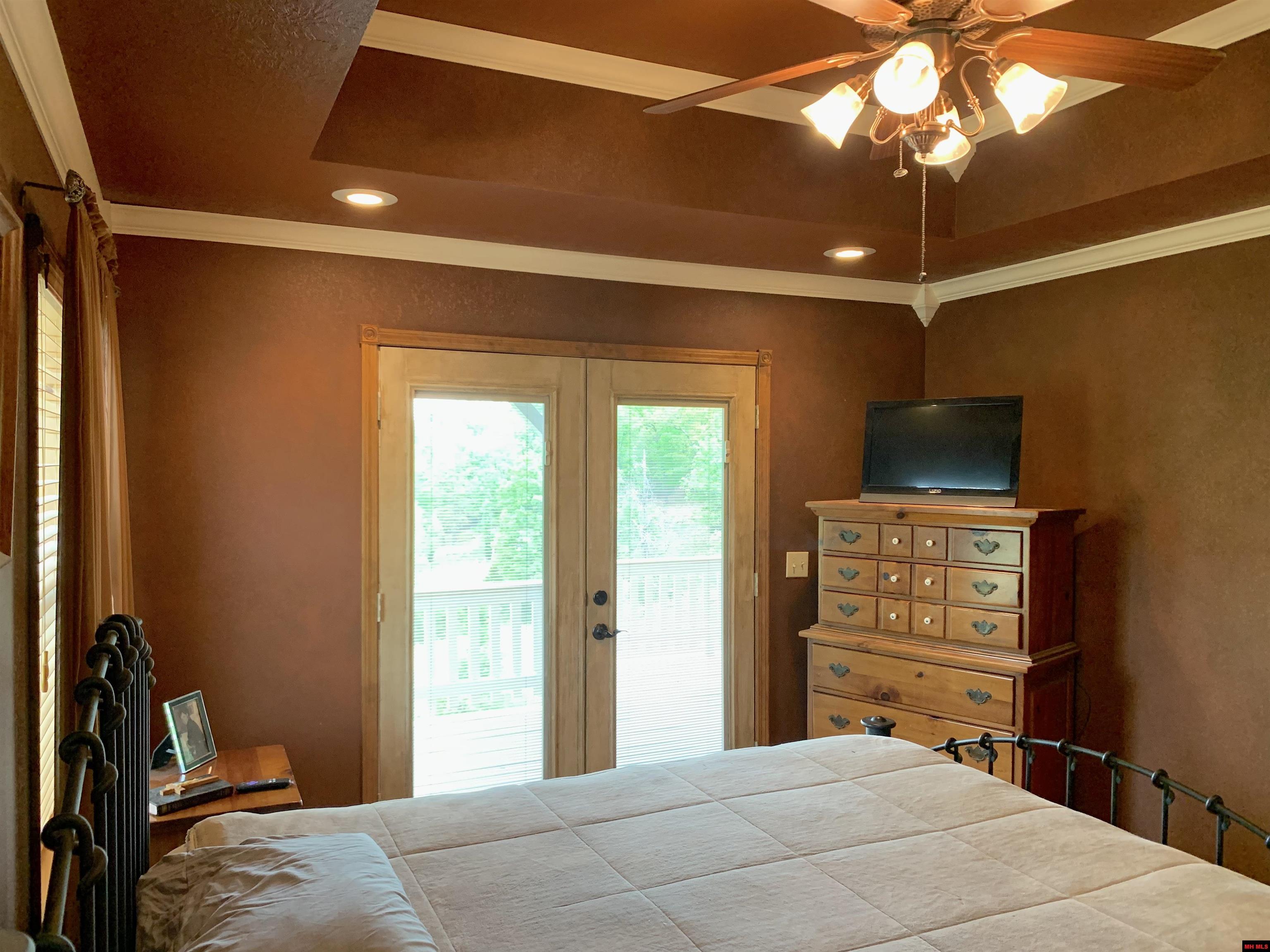 1461 Spotted Oak Road