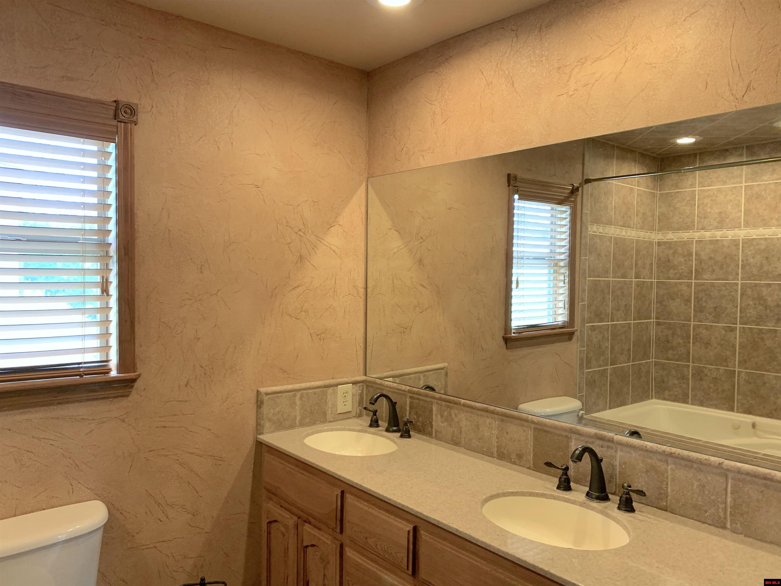 1461 Spotted Oak Road