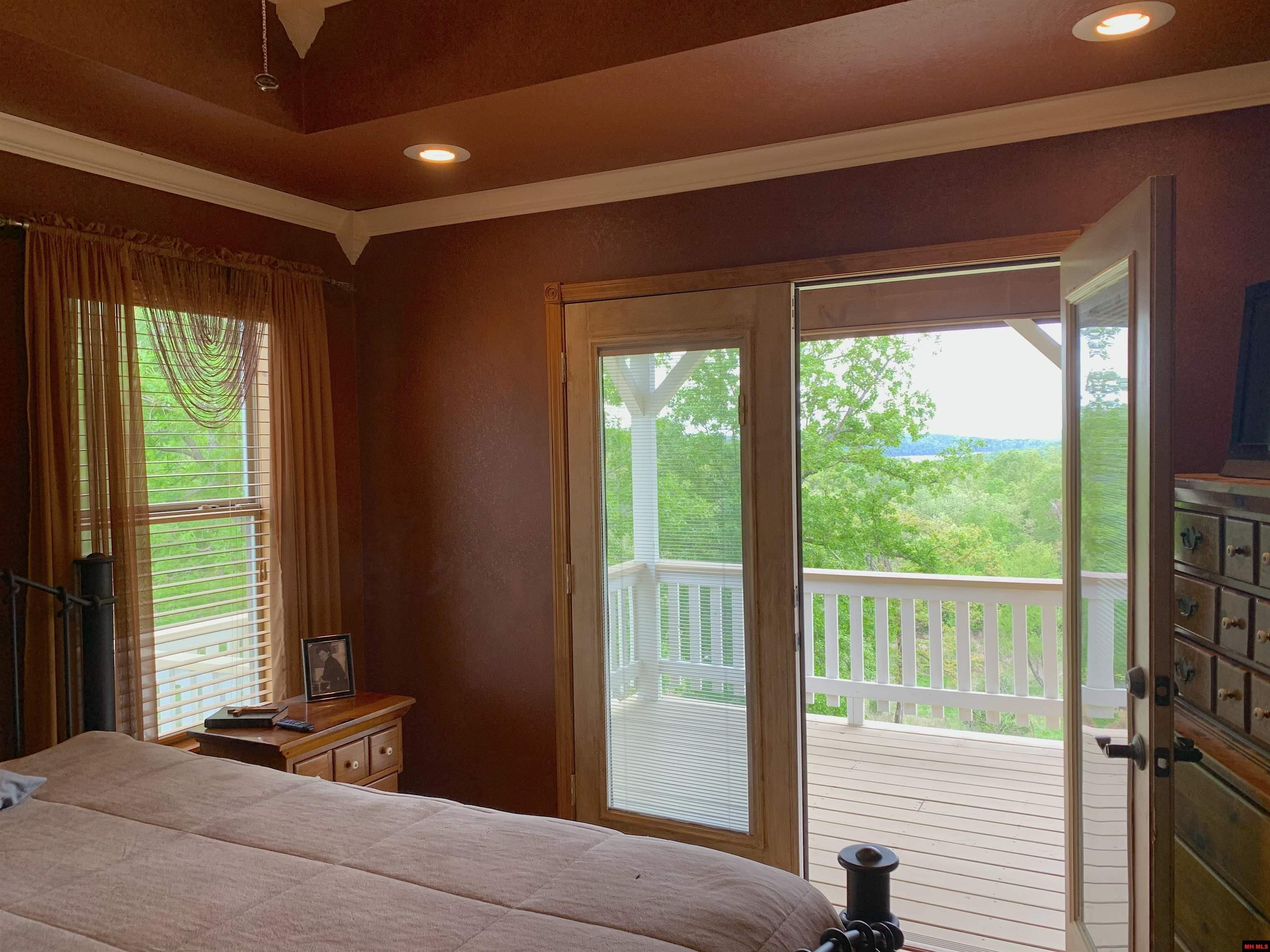 1461 Spotted Oak Road