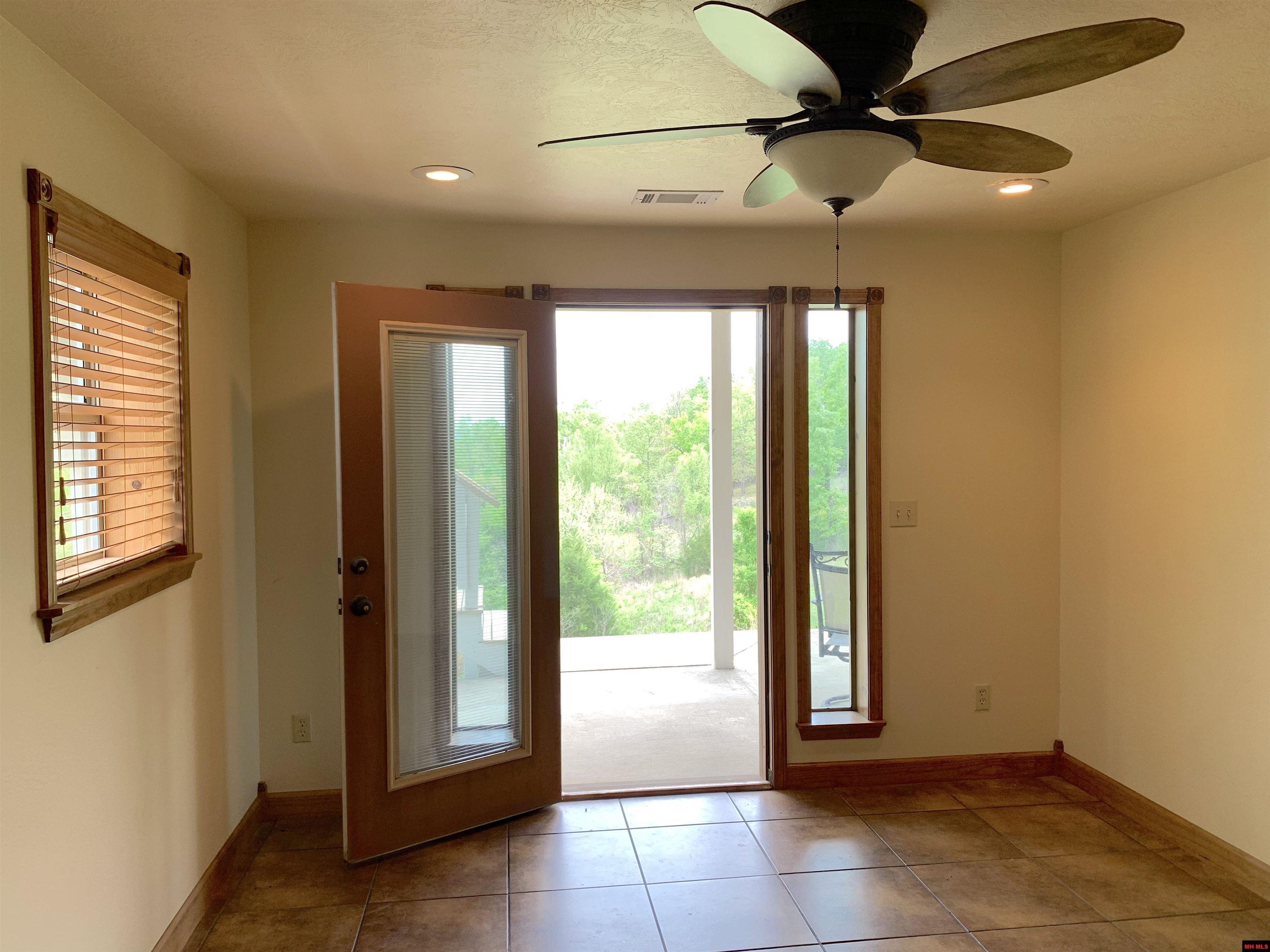 1461 Spotted Oak Road