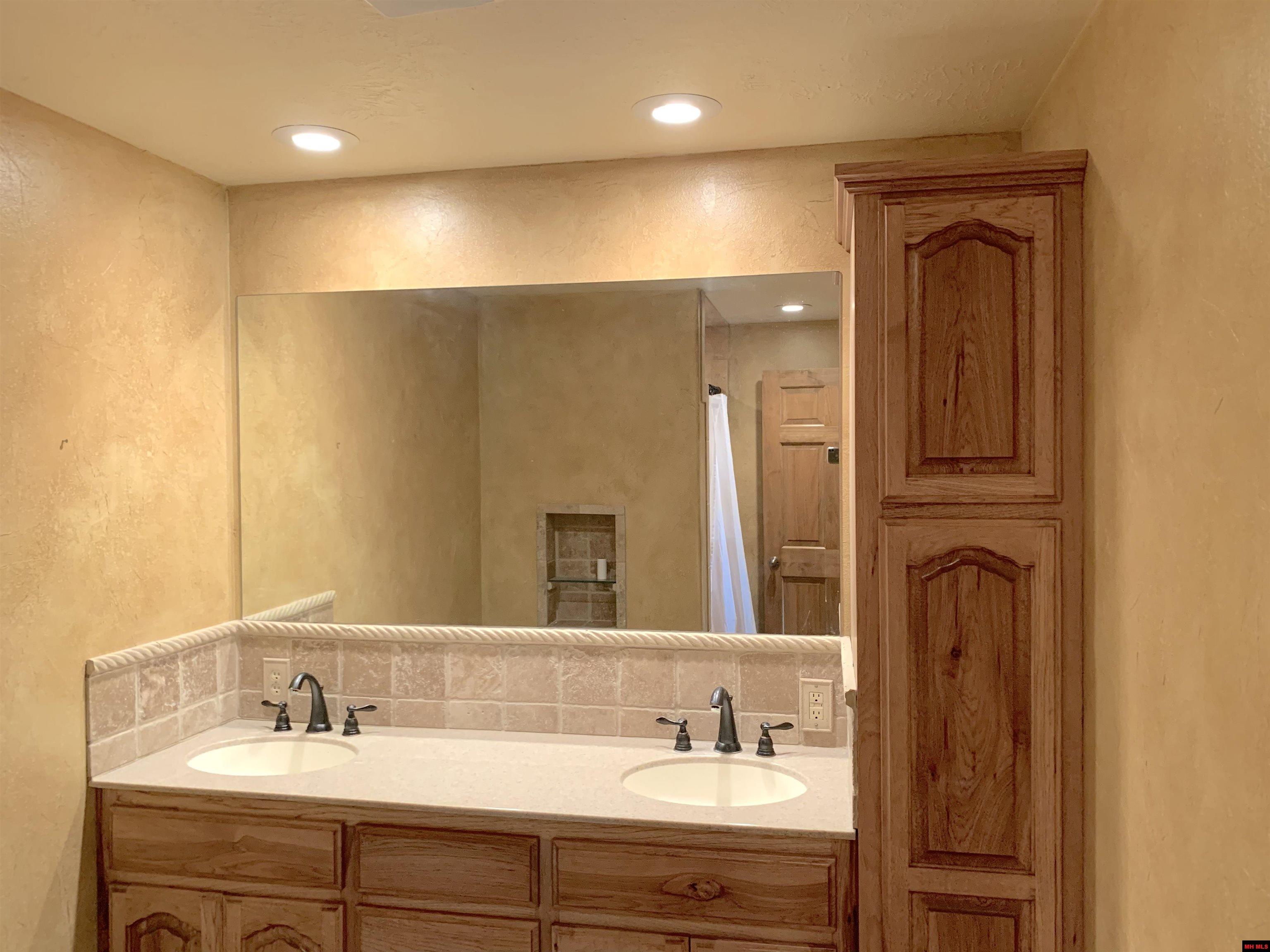 1461 Spotted Oak Road