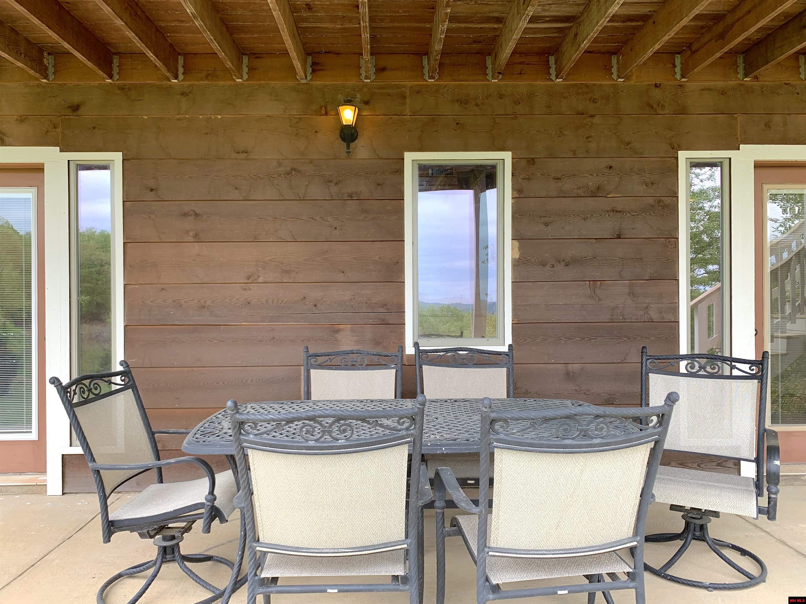 1461 Spotted Oak Road