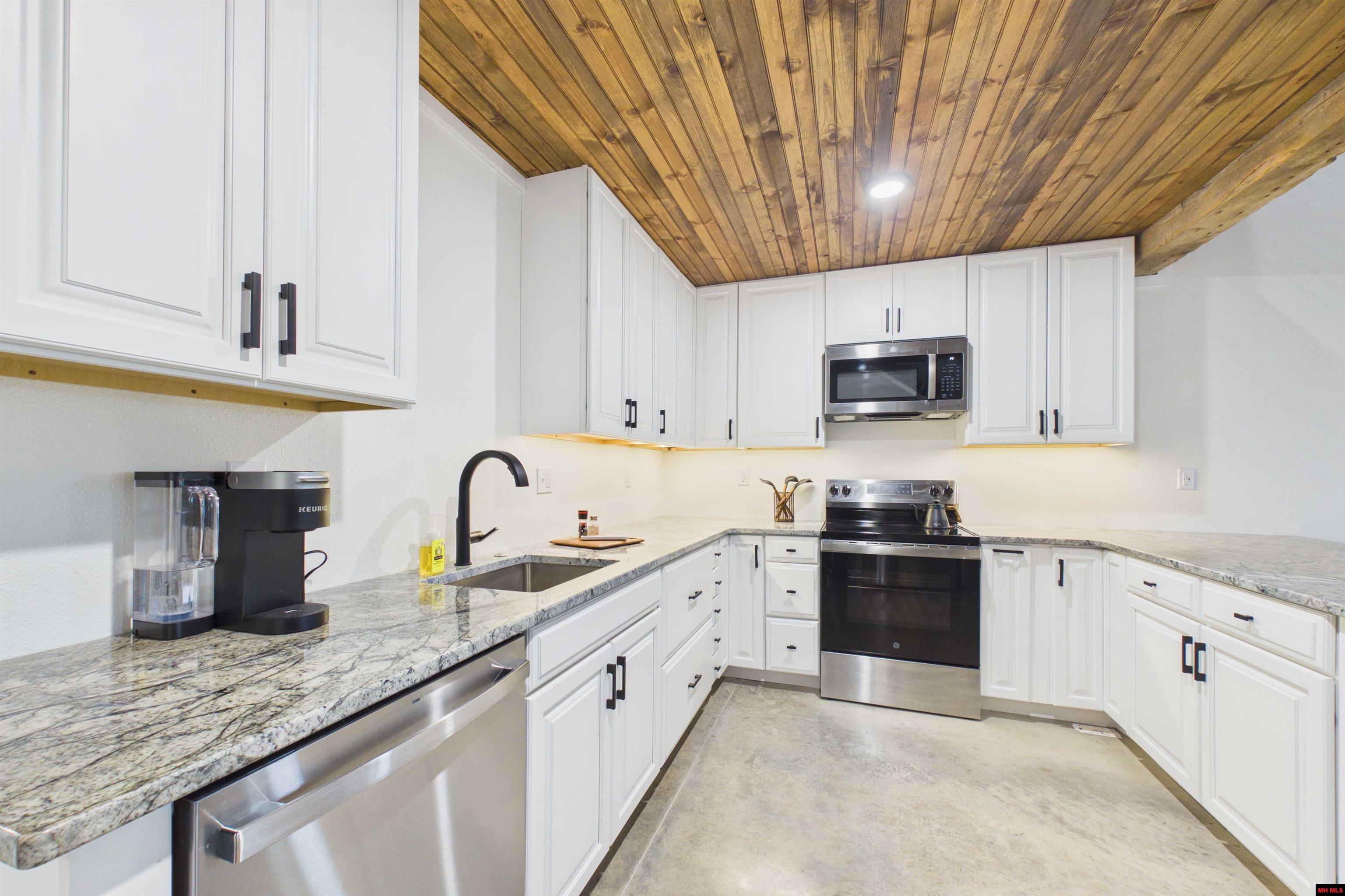 359 CR 138 Wasola, MO 65773