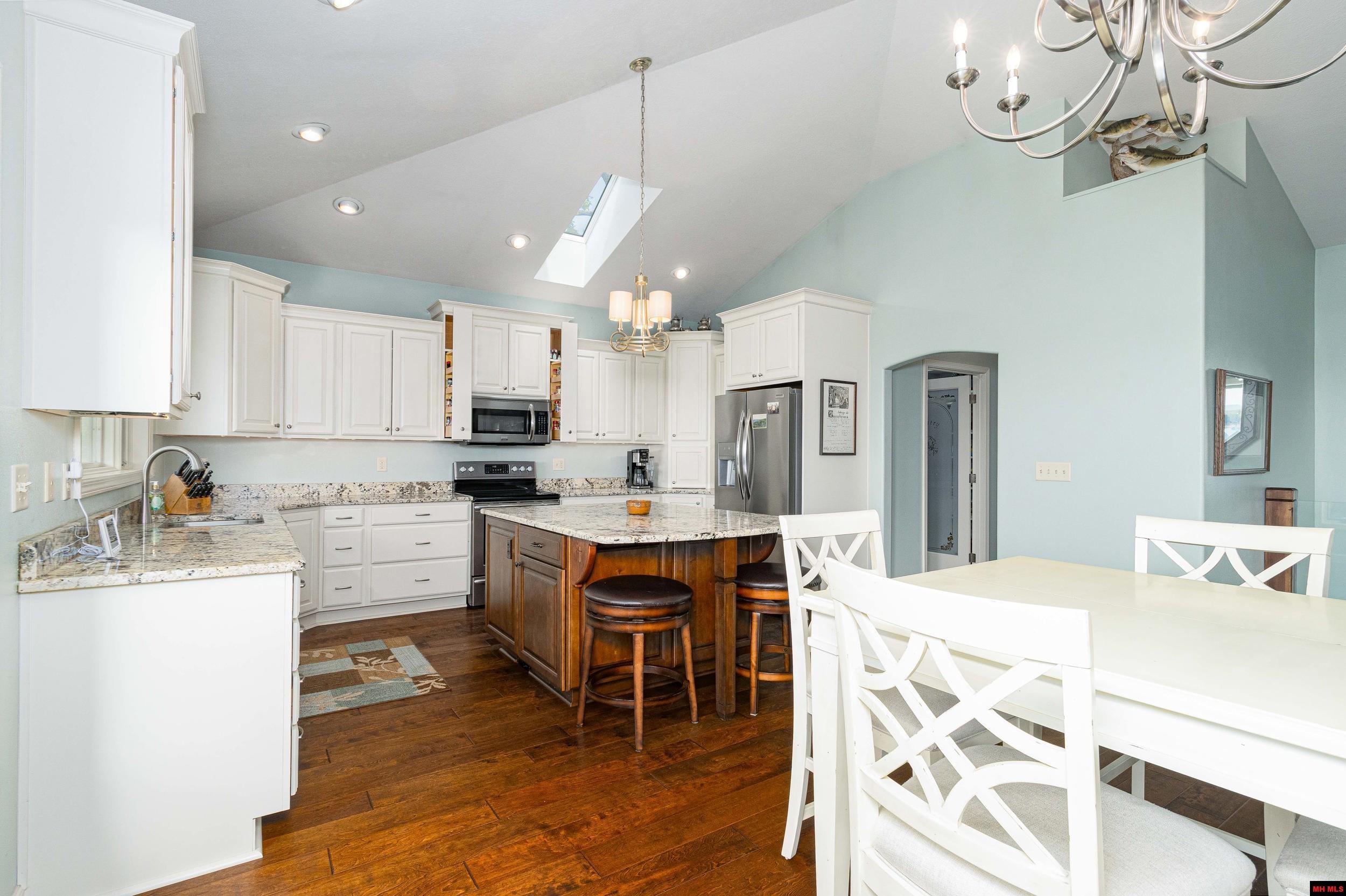 171 MC 101 Mountain Home, AR 72653