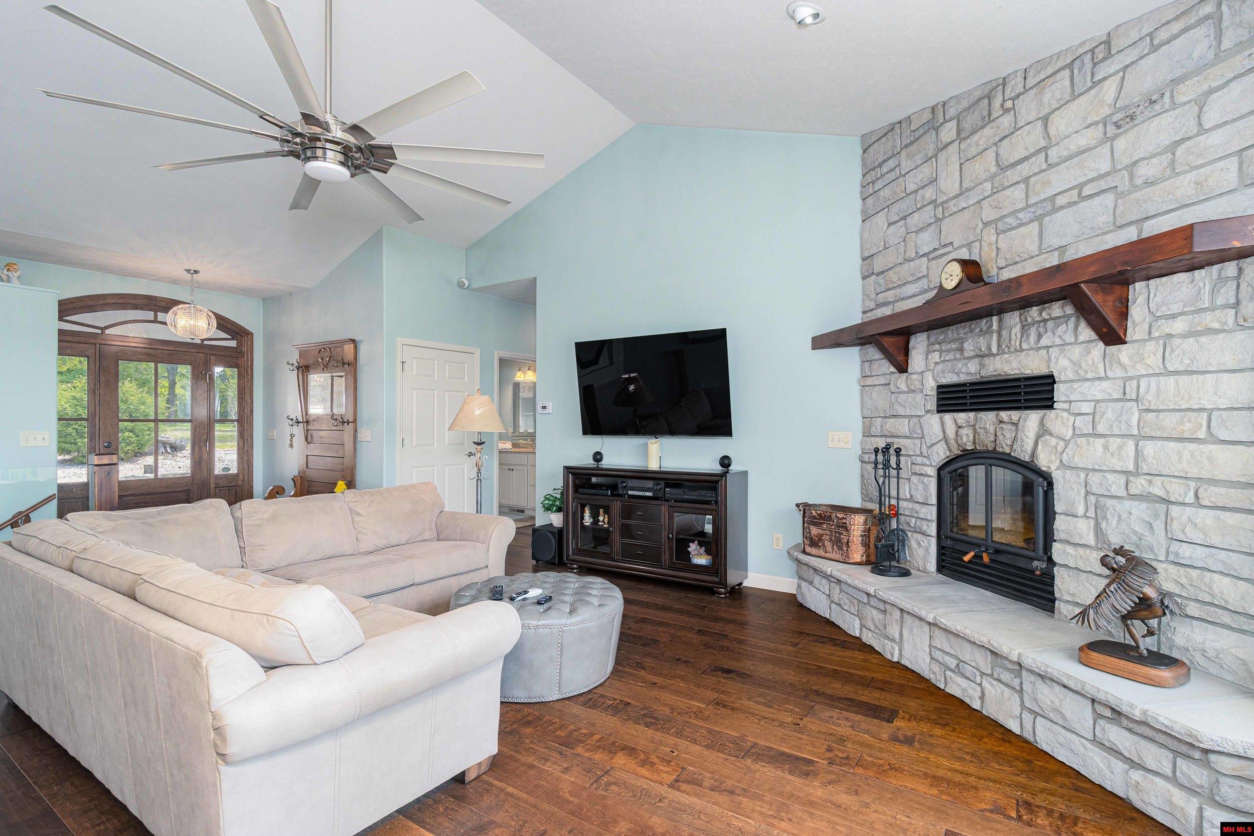 171 MC 101 Mountain Home, AR 72653