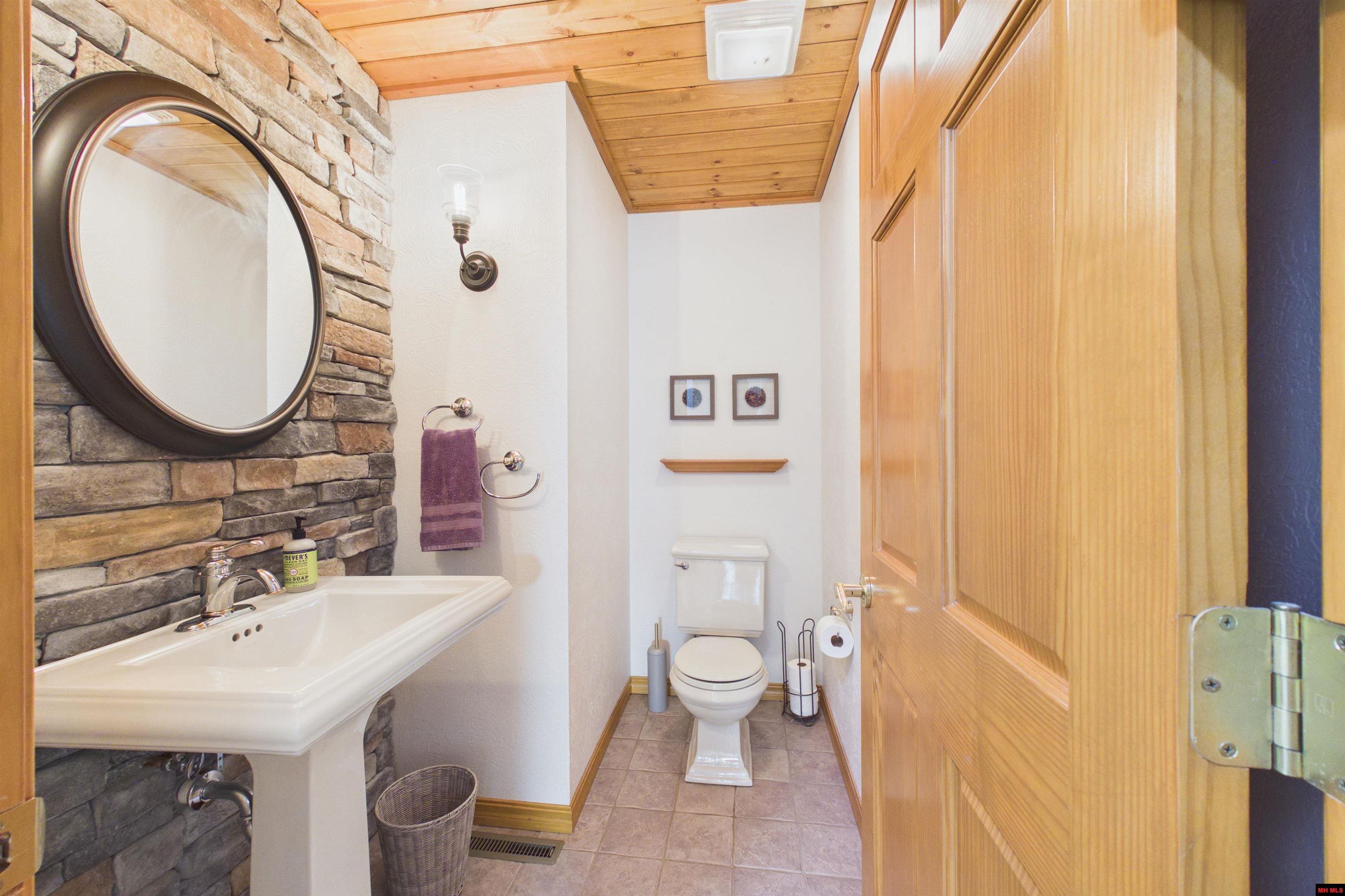 438 MC 186 Oakland, AR 72661