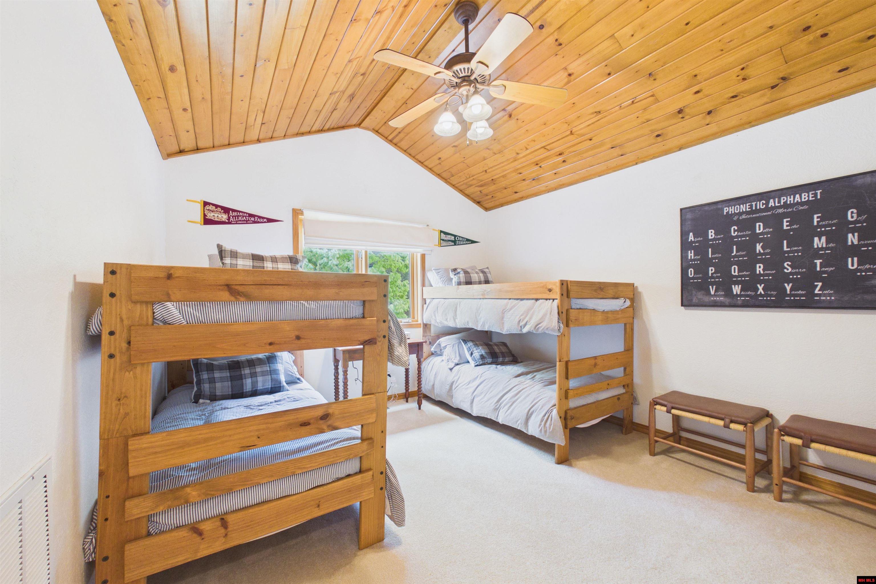 438 MC 186 Oakland, AR 72661