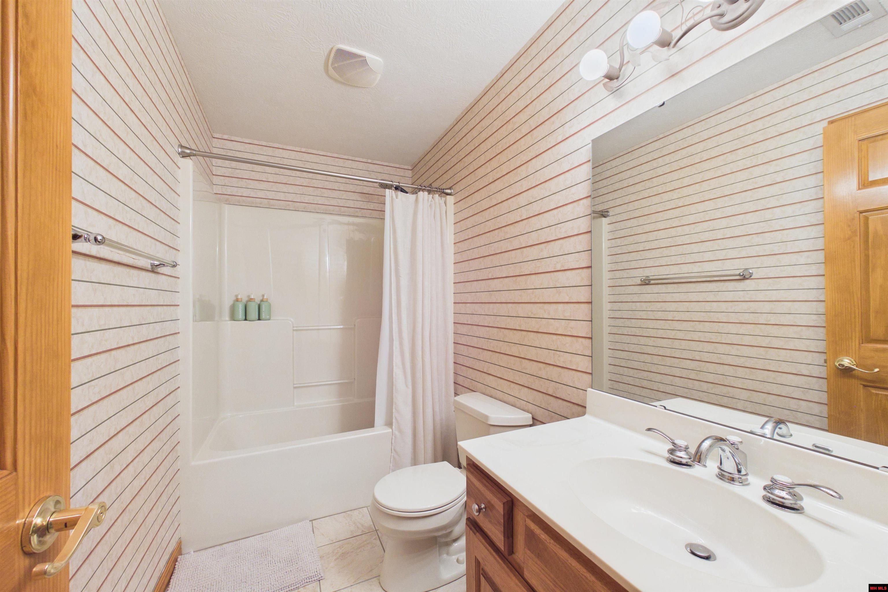 438 MC 186 Oakland, AR 72661