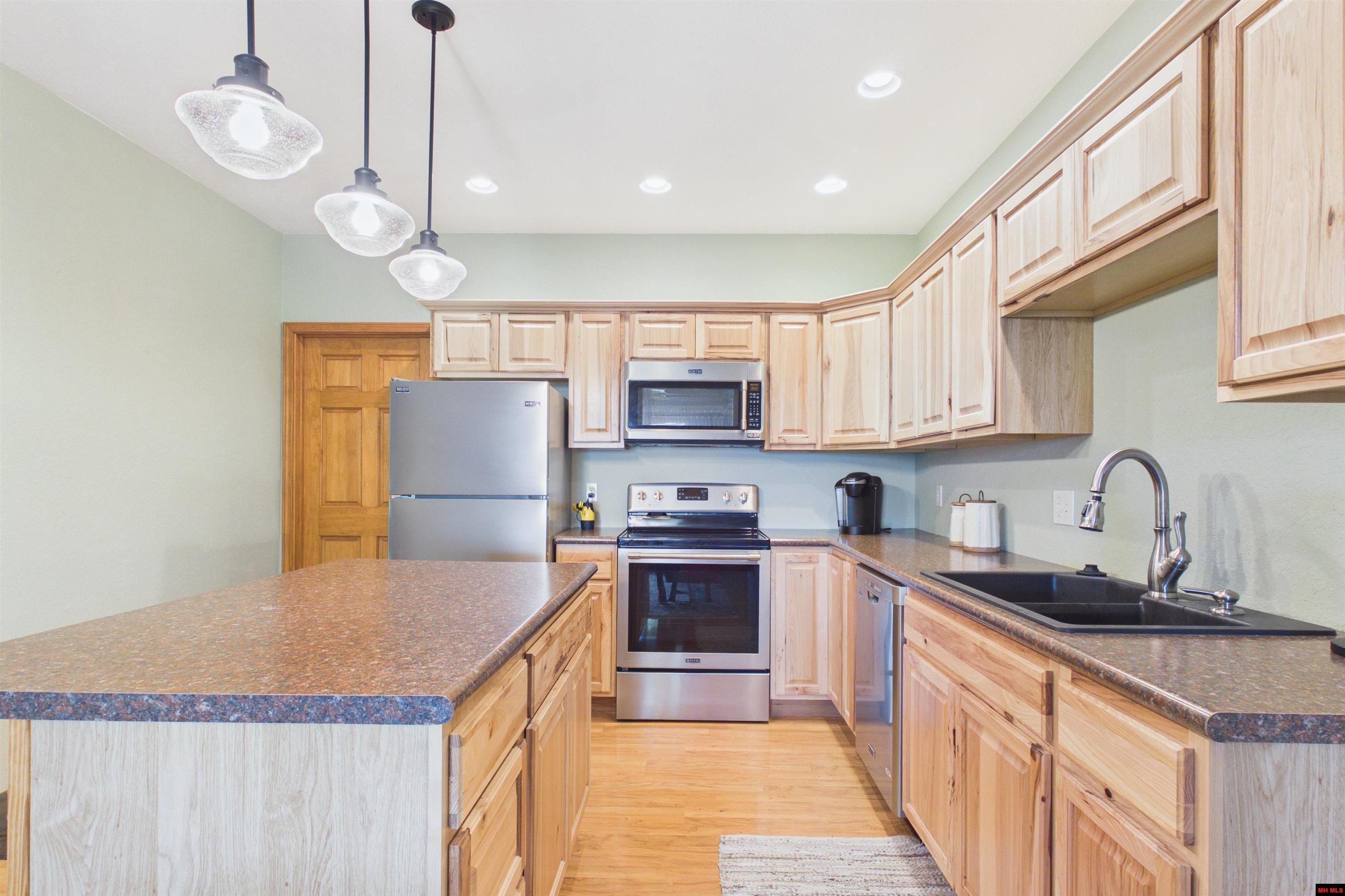 438 MC 186 Oakland, AR 72661