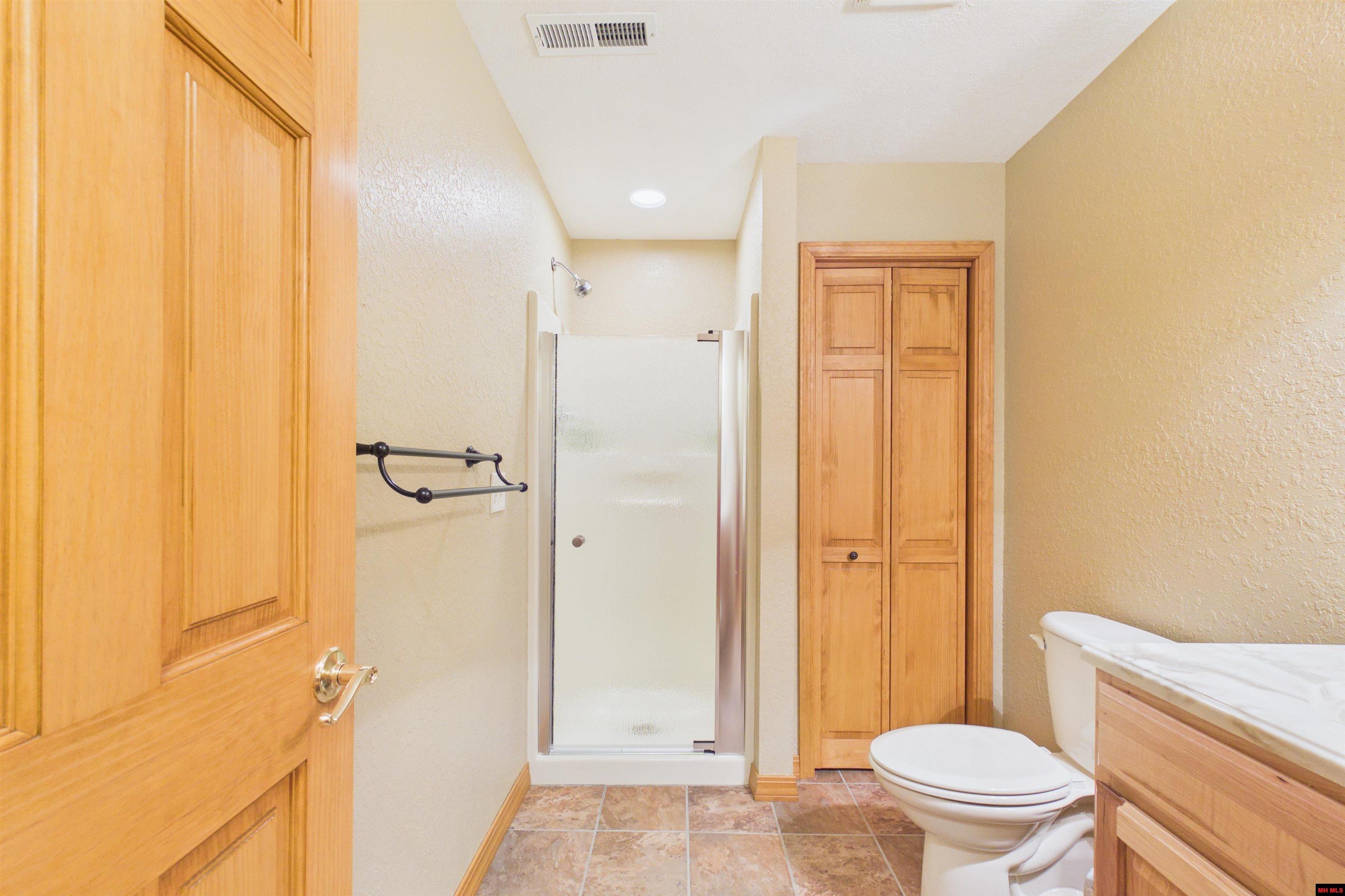 438 MC 186 Oakland, AR 72661
