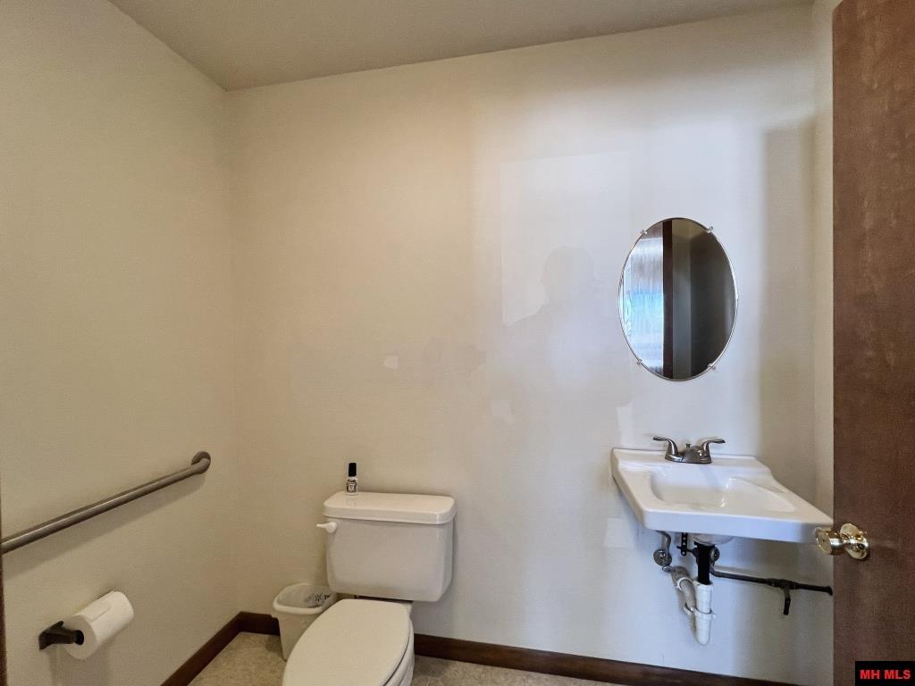 2429 HWY 62 EAST Mountain Home, AR