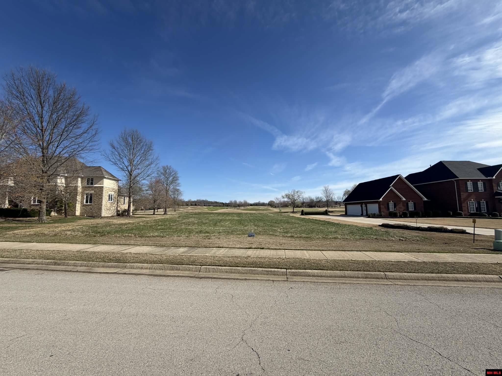 007-03310-010 Country Club Drive