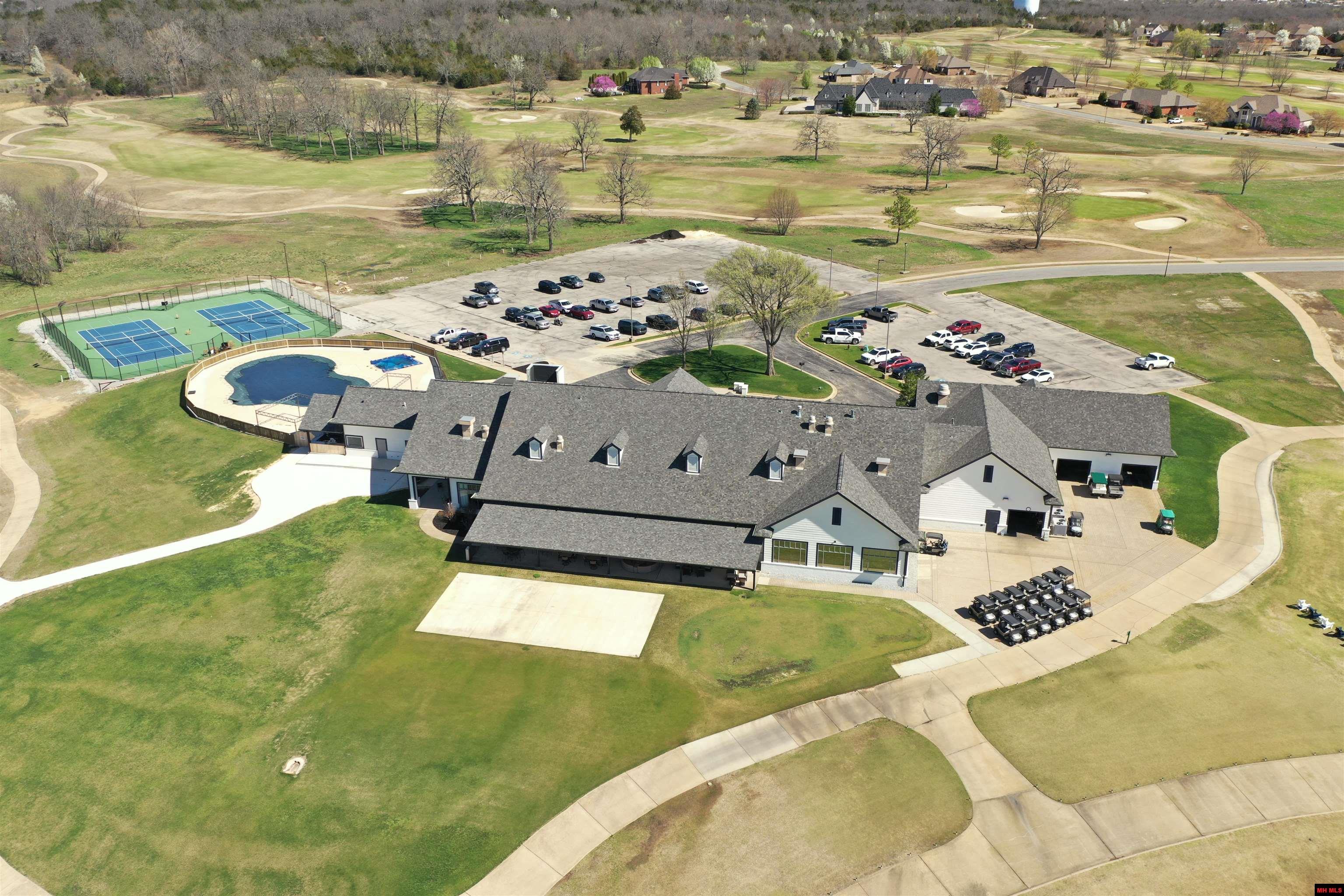 007-03310-010 Country Club Drive