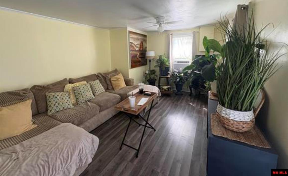 631 E Castleberry Street