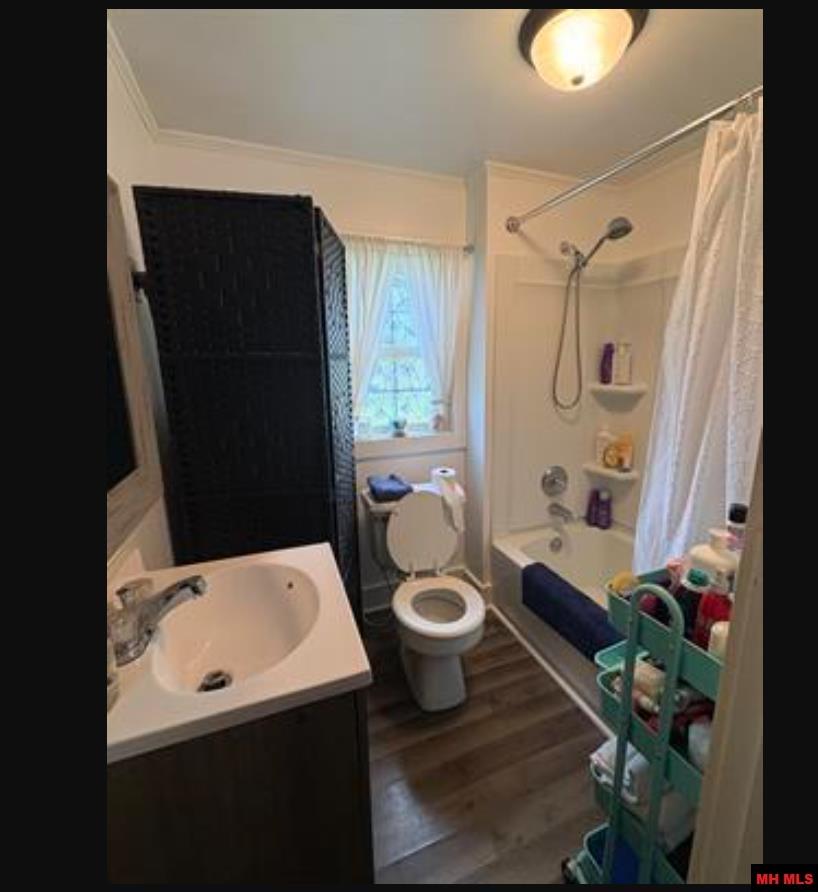 631 E Castleberry Street