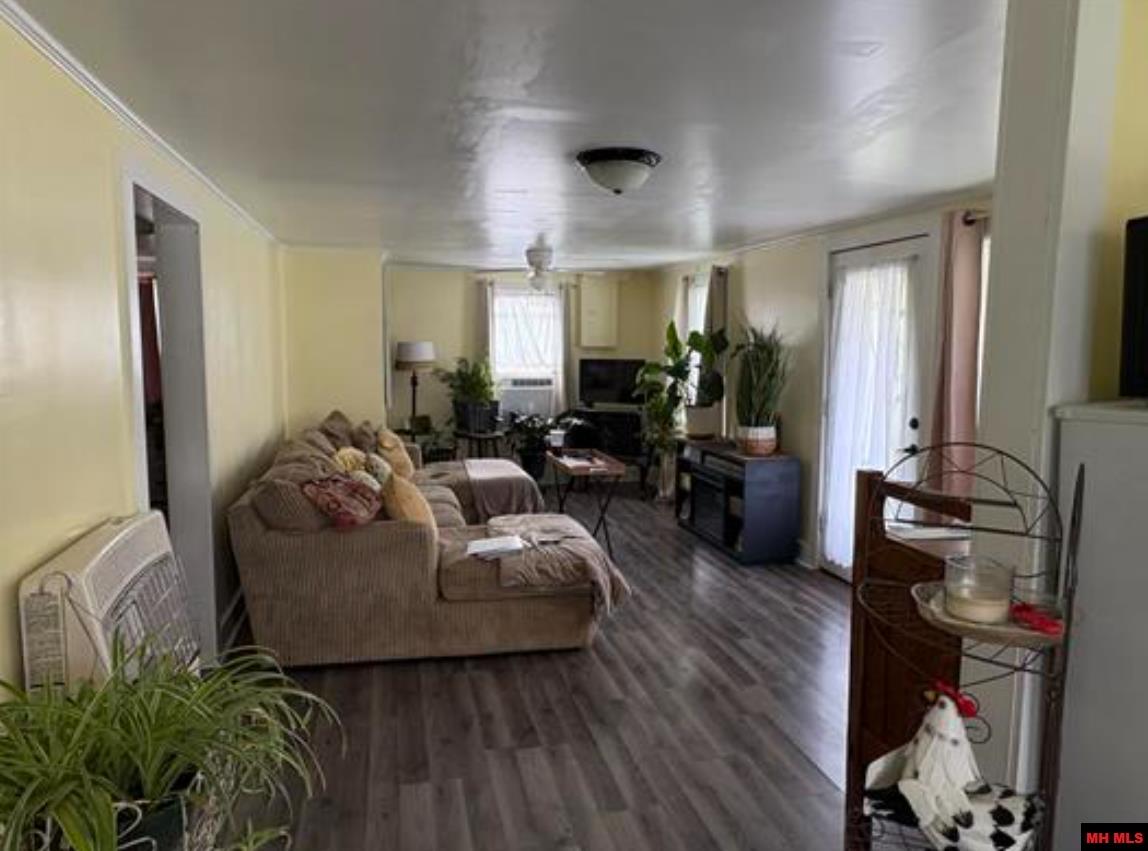 631 E Castleberry Street