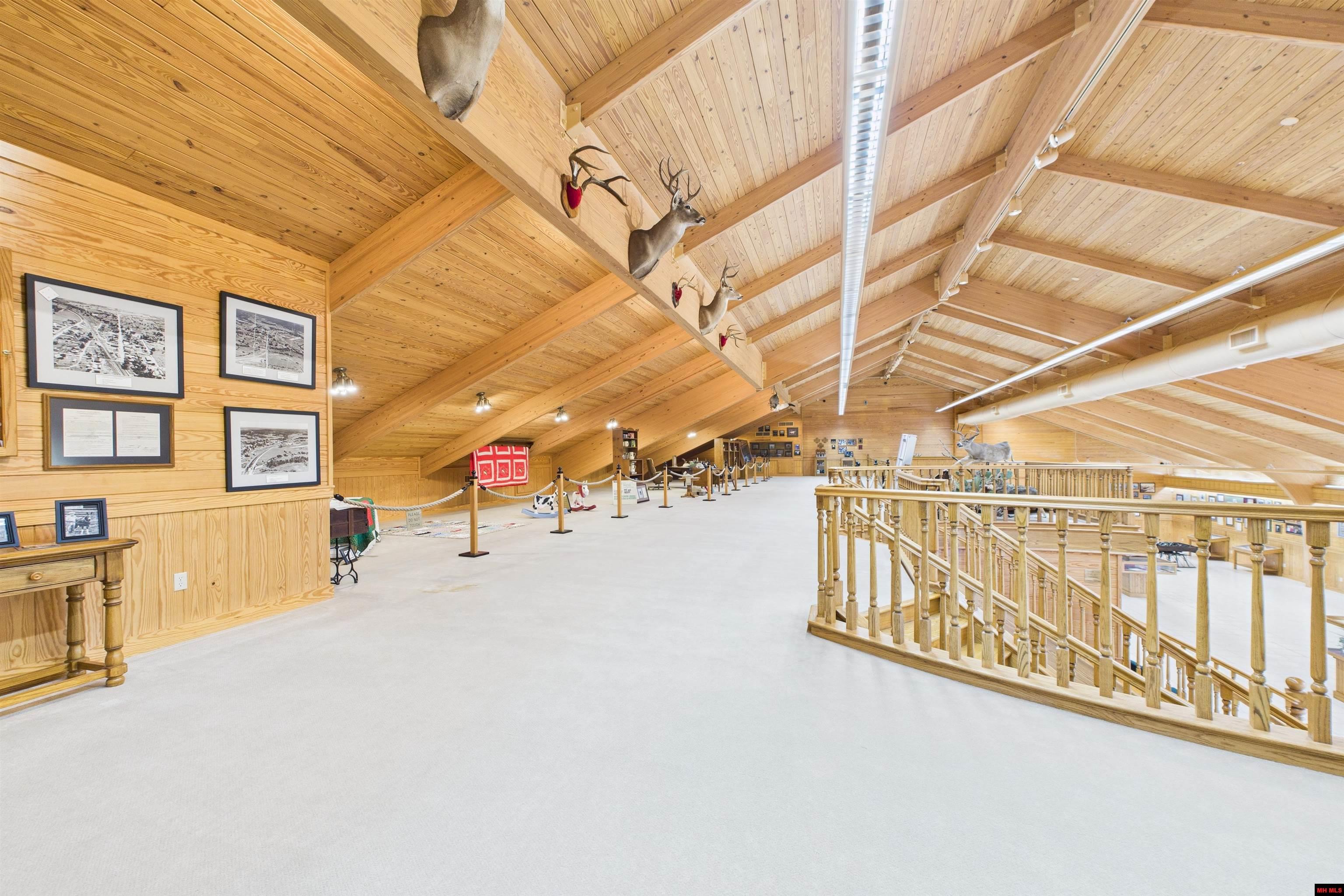 25 AIRPORT ROAD Flippin, AR