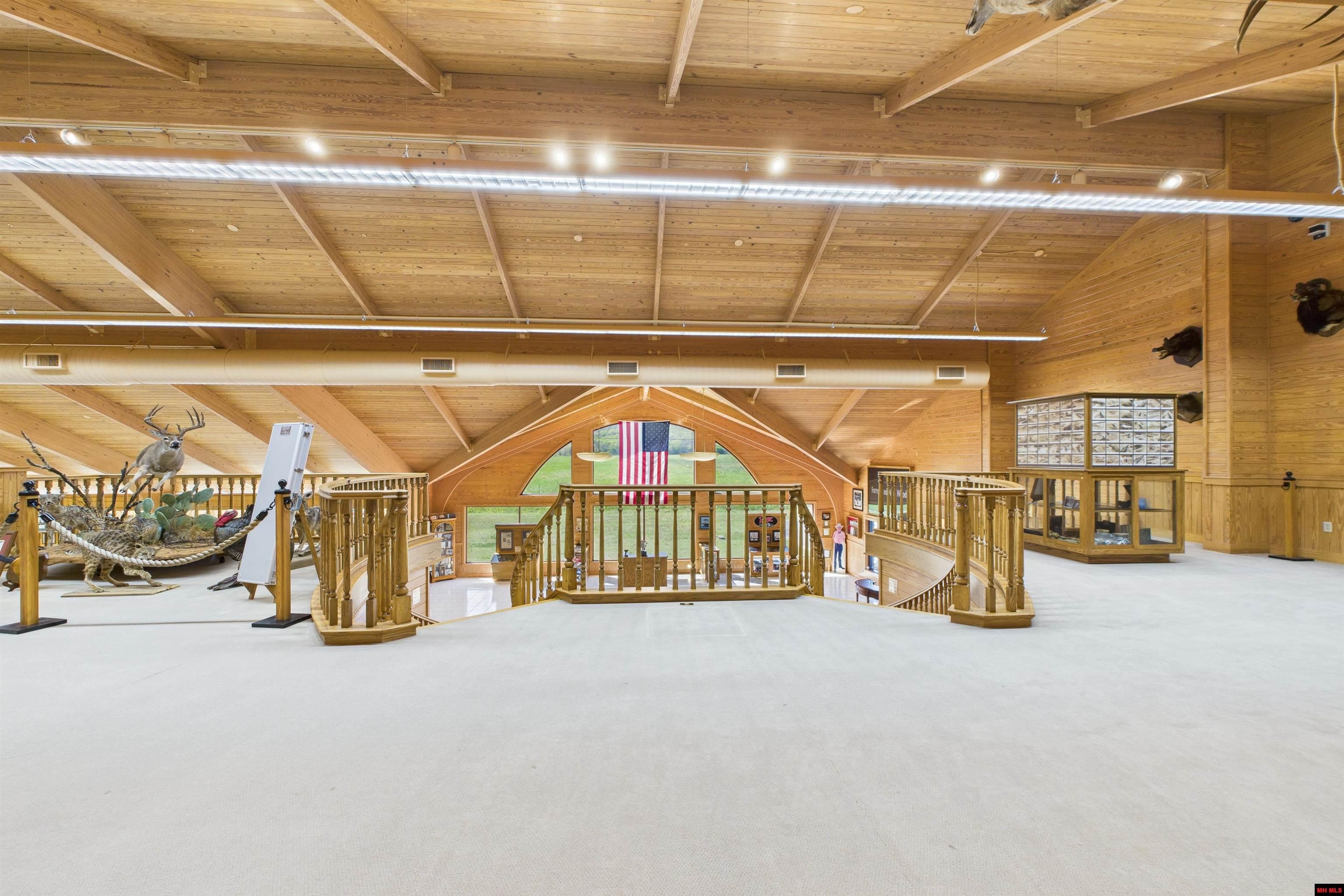 25 AIRPORT ROAD Flippin, AR