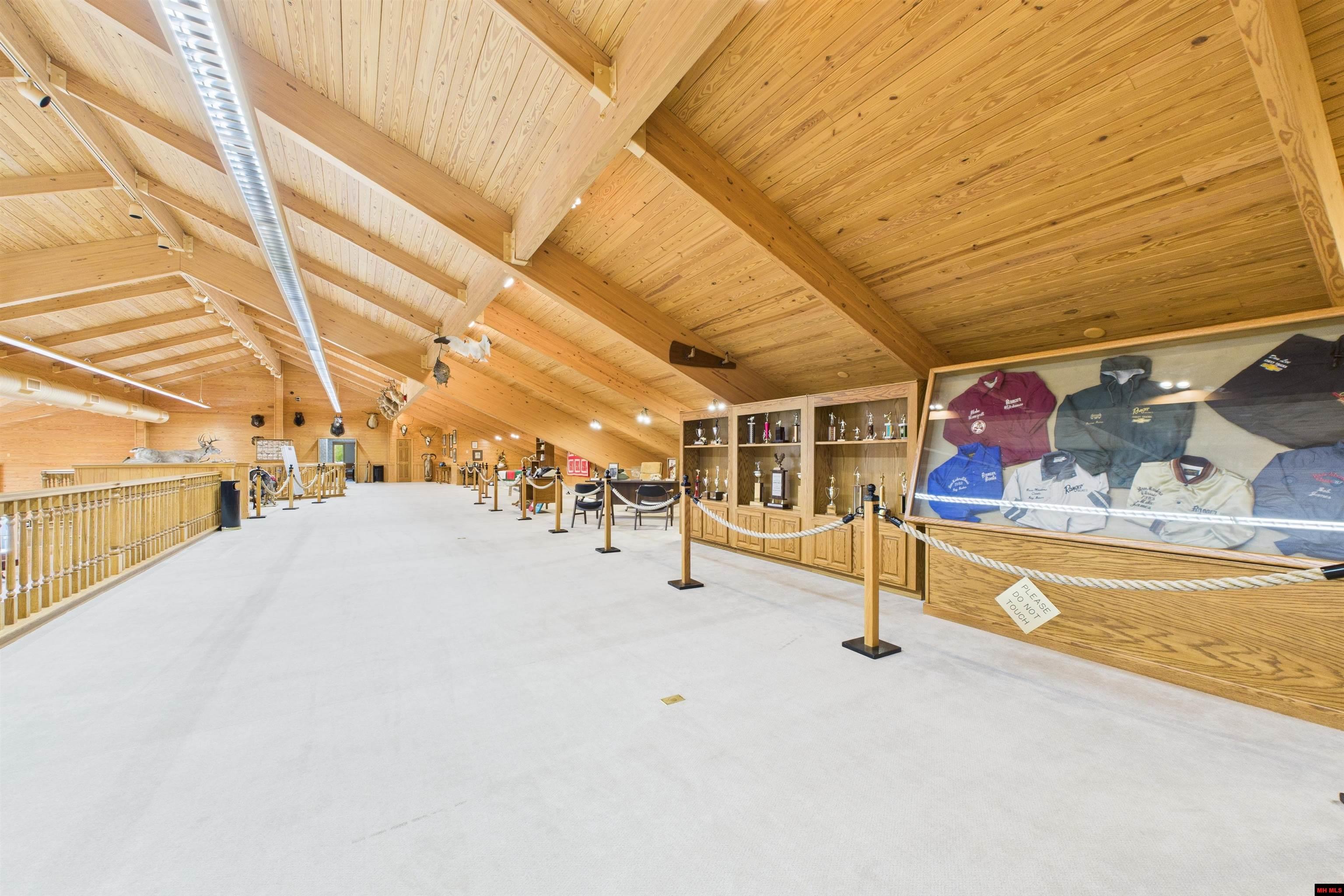 25 AIRPORT ROAD Flippin, AR