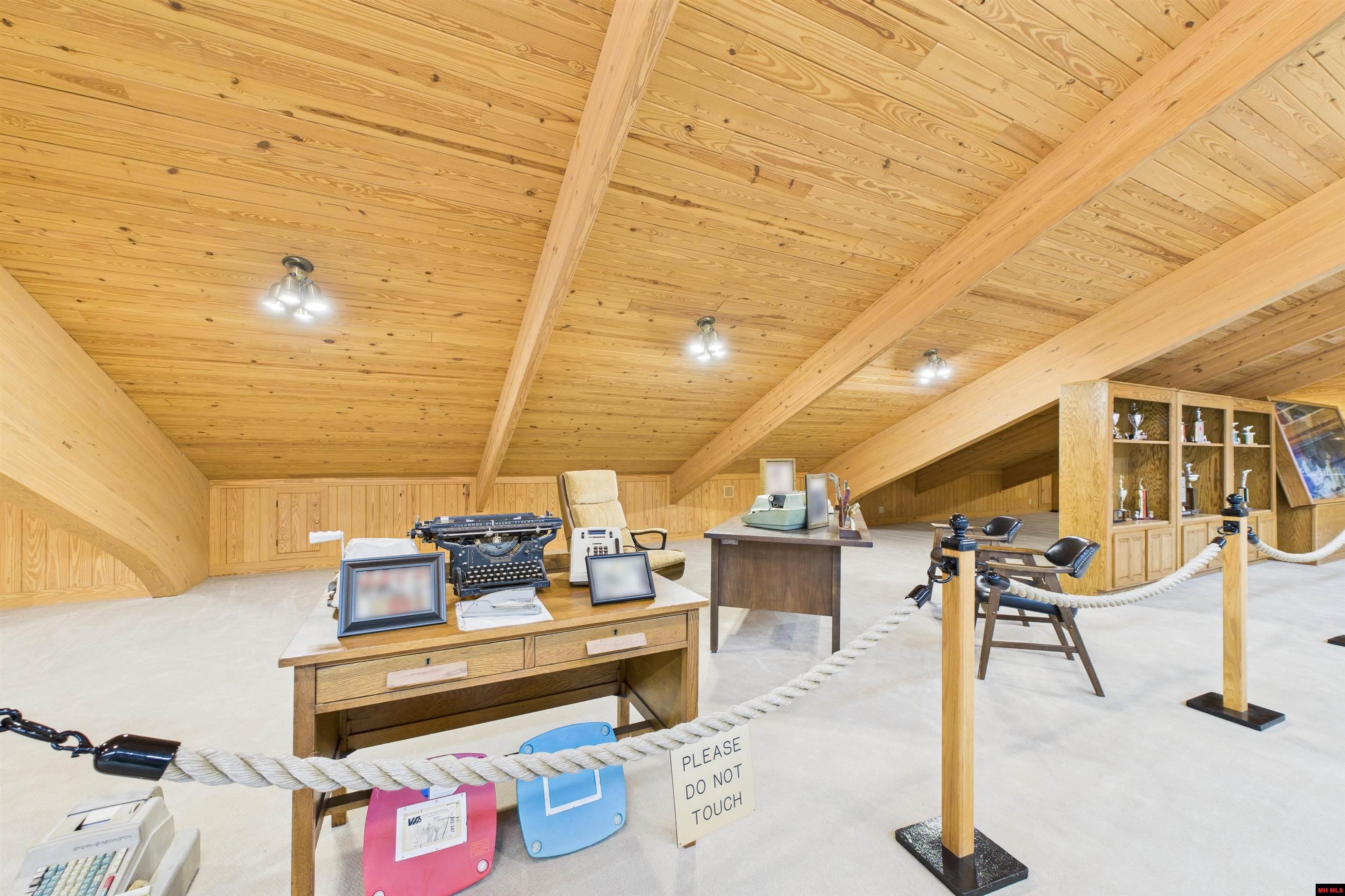 25 AIRPORT ROAD Flippin, AR