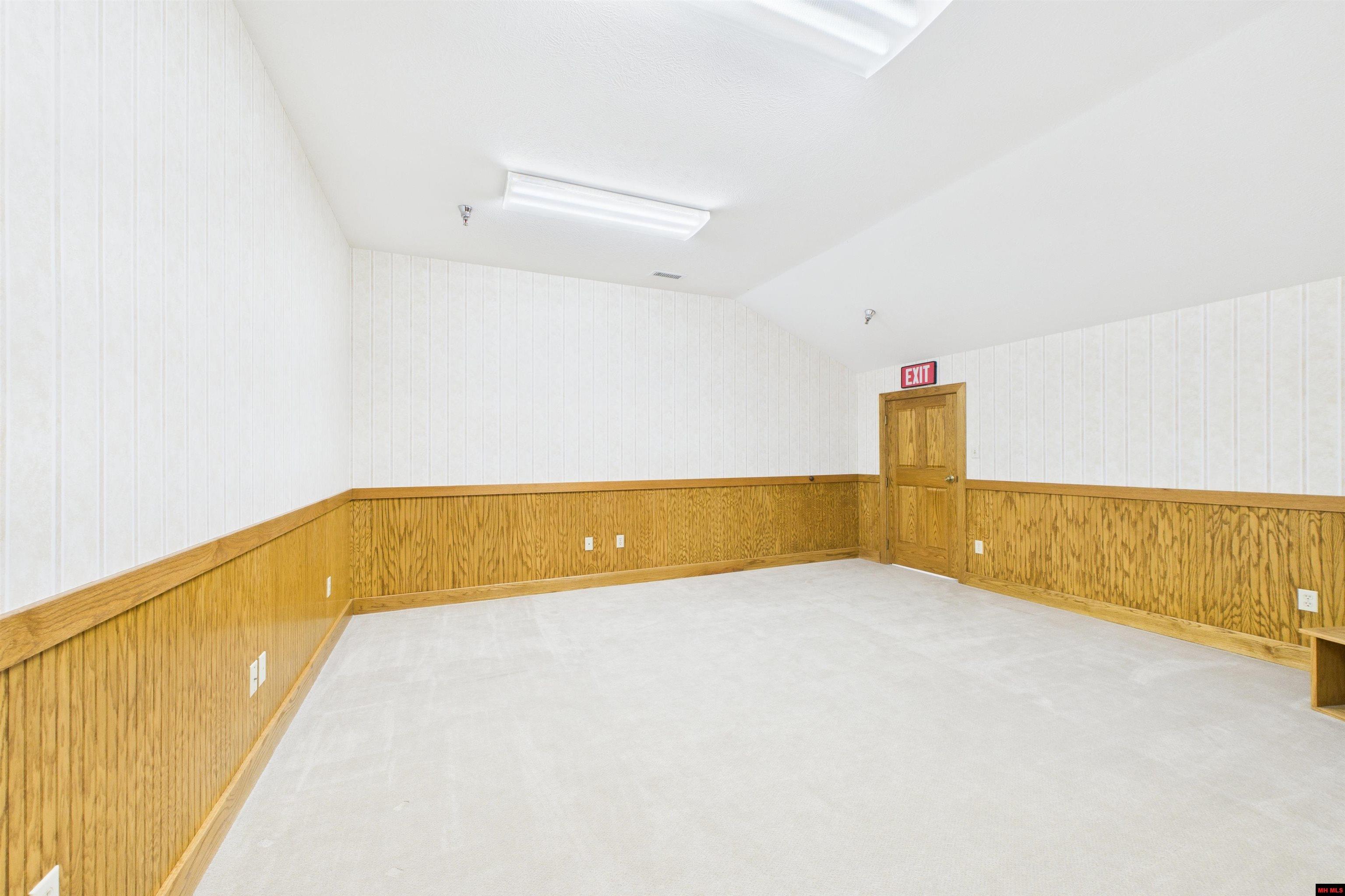 25 AIRPORT ROAD Flippin, AR