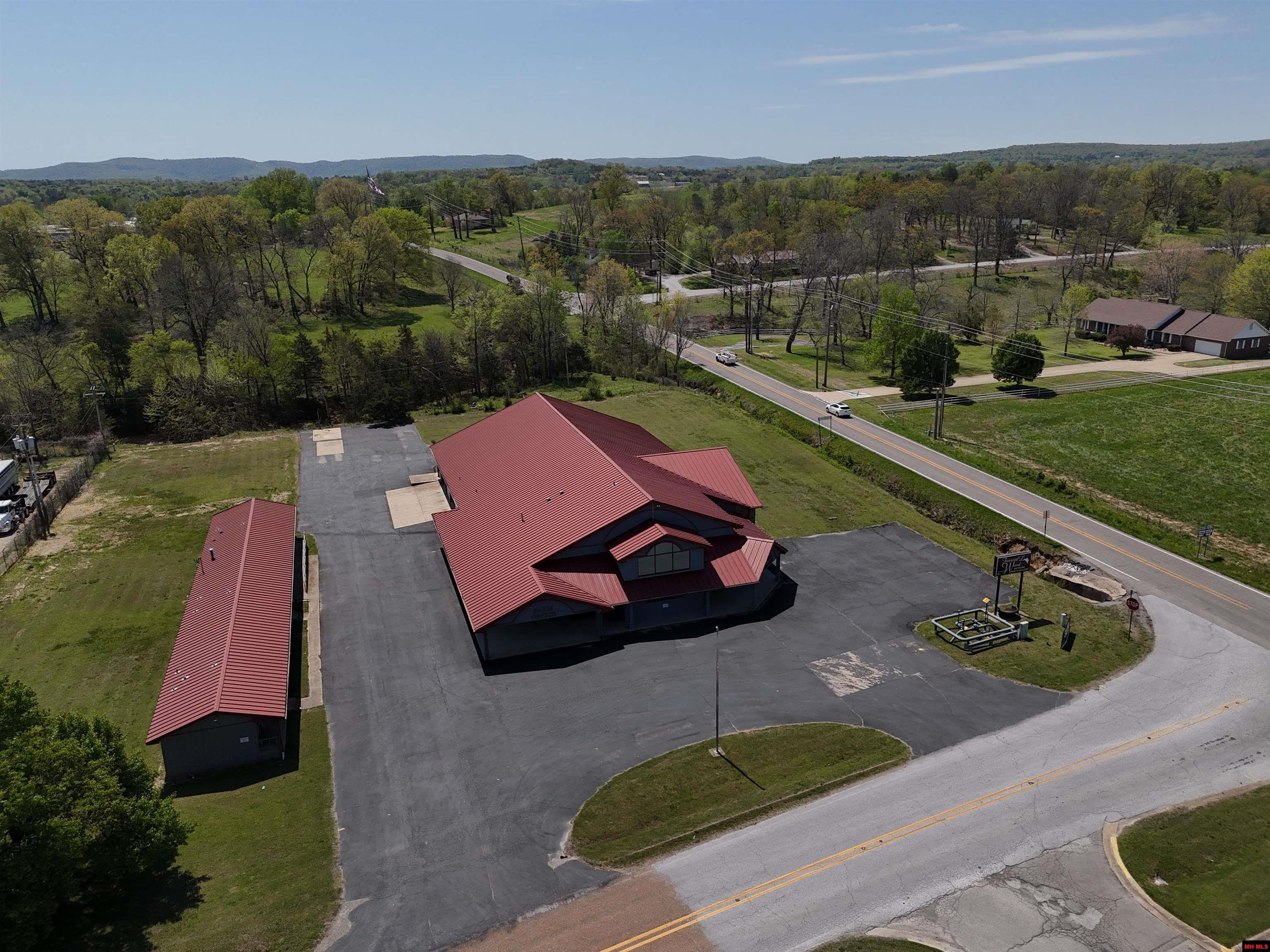 25 AIRPORT ROAD Flippin, AR