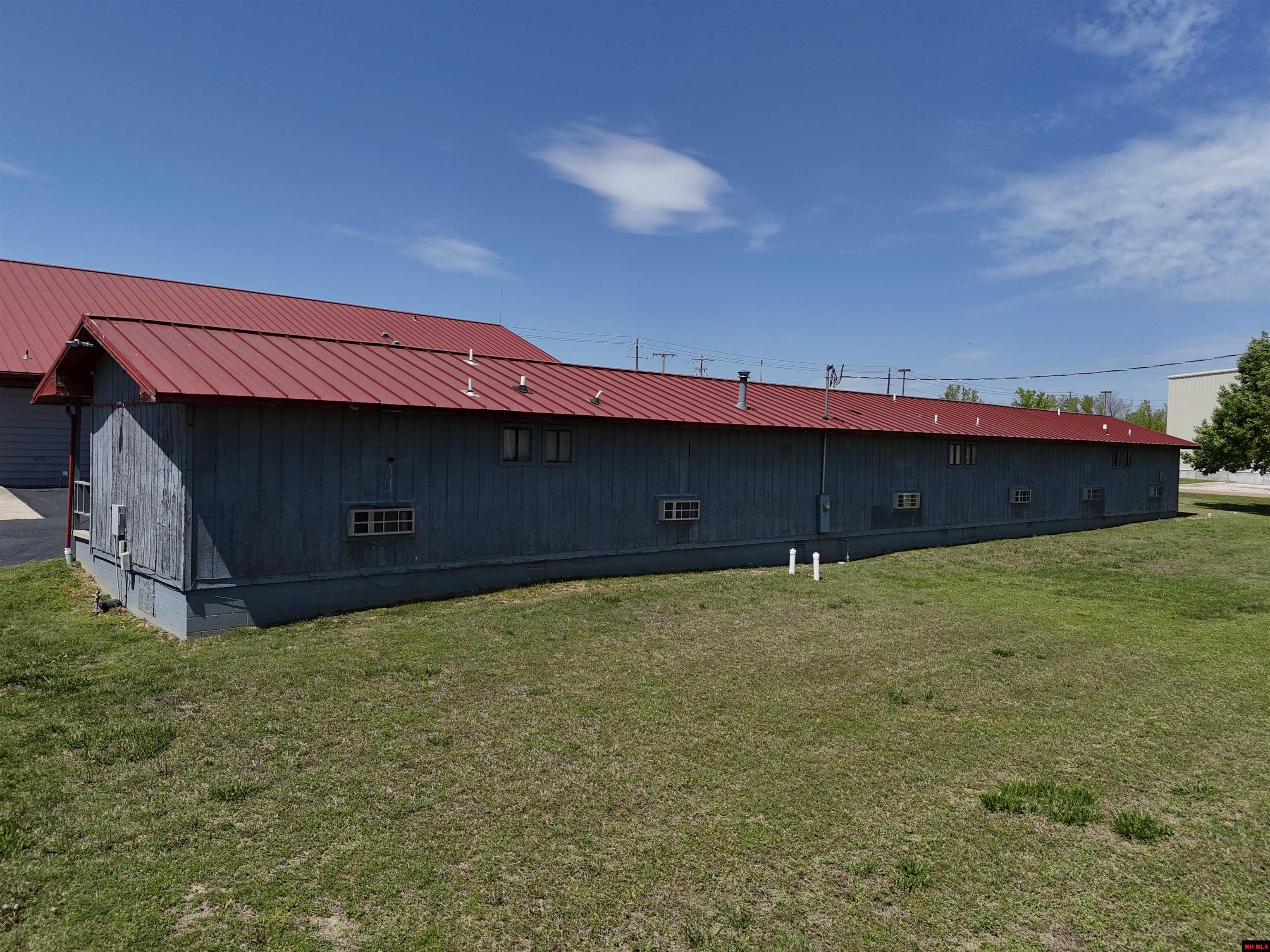 25 AIRPORT ROAD Flippin, AR