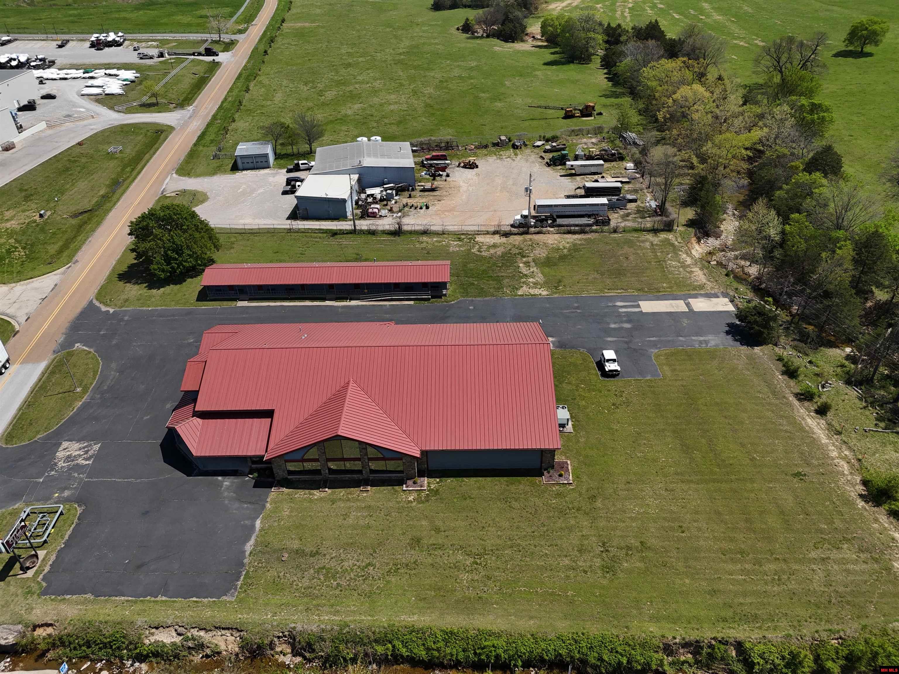 25 AIRPORT ROAD Flippin, AR