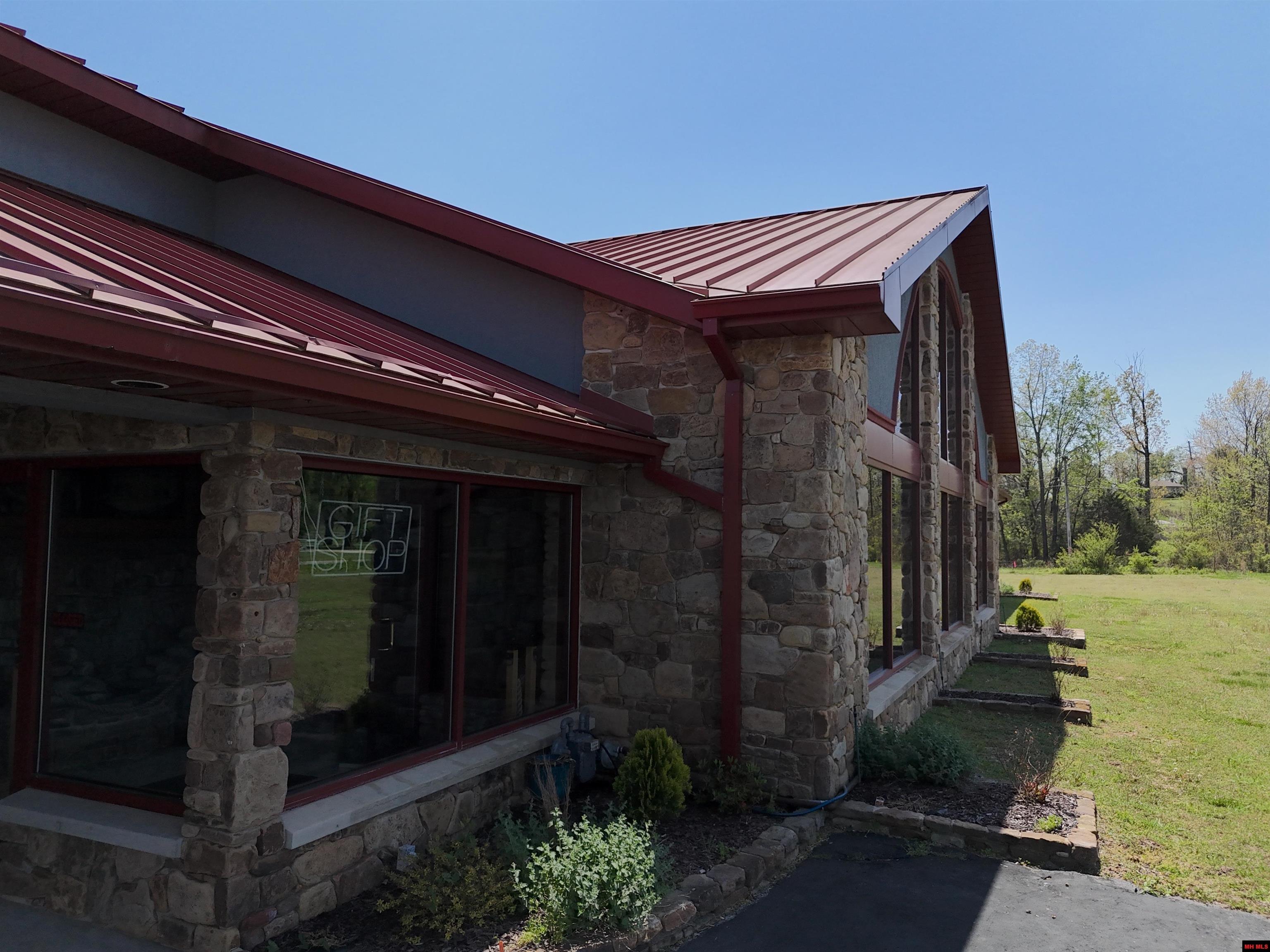 25 AIRPORT ROAD Flippin, AR