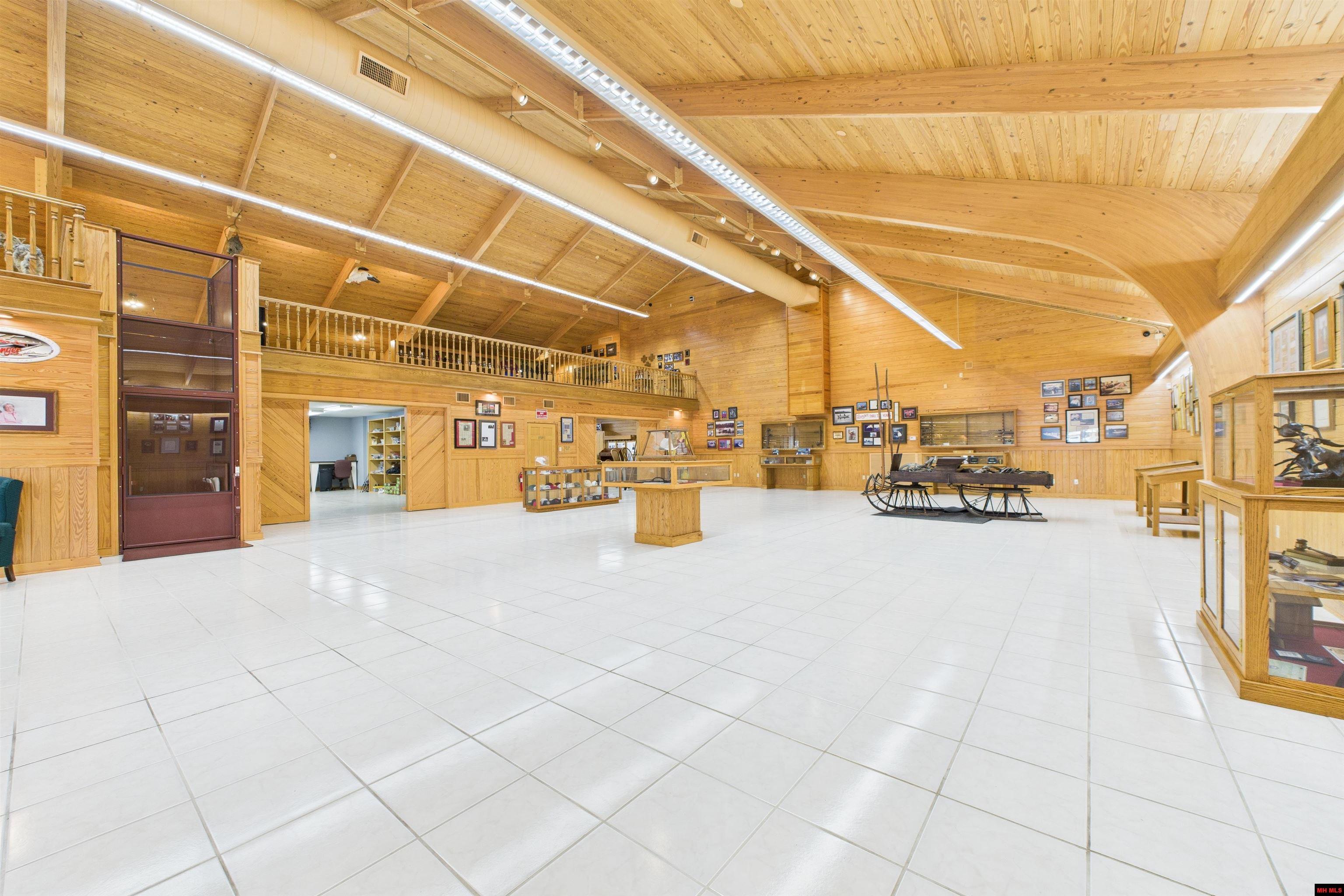 25 AIRPORT ROAD Flippin, AR