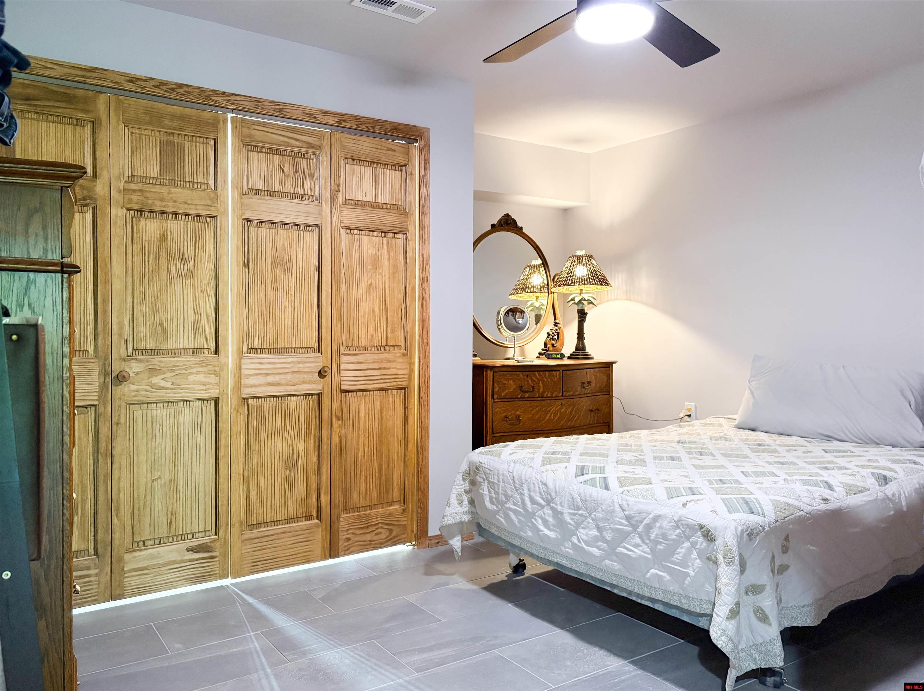 170 BLUE LAKE DRIVE Protem, MO 65733