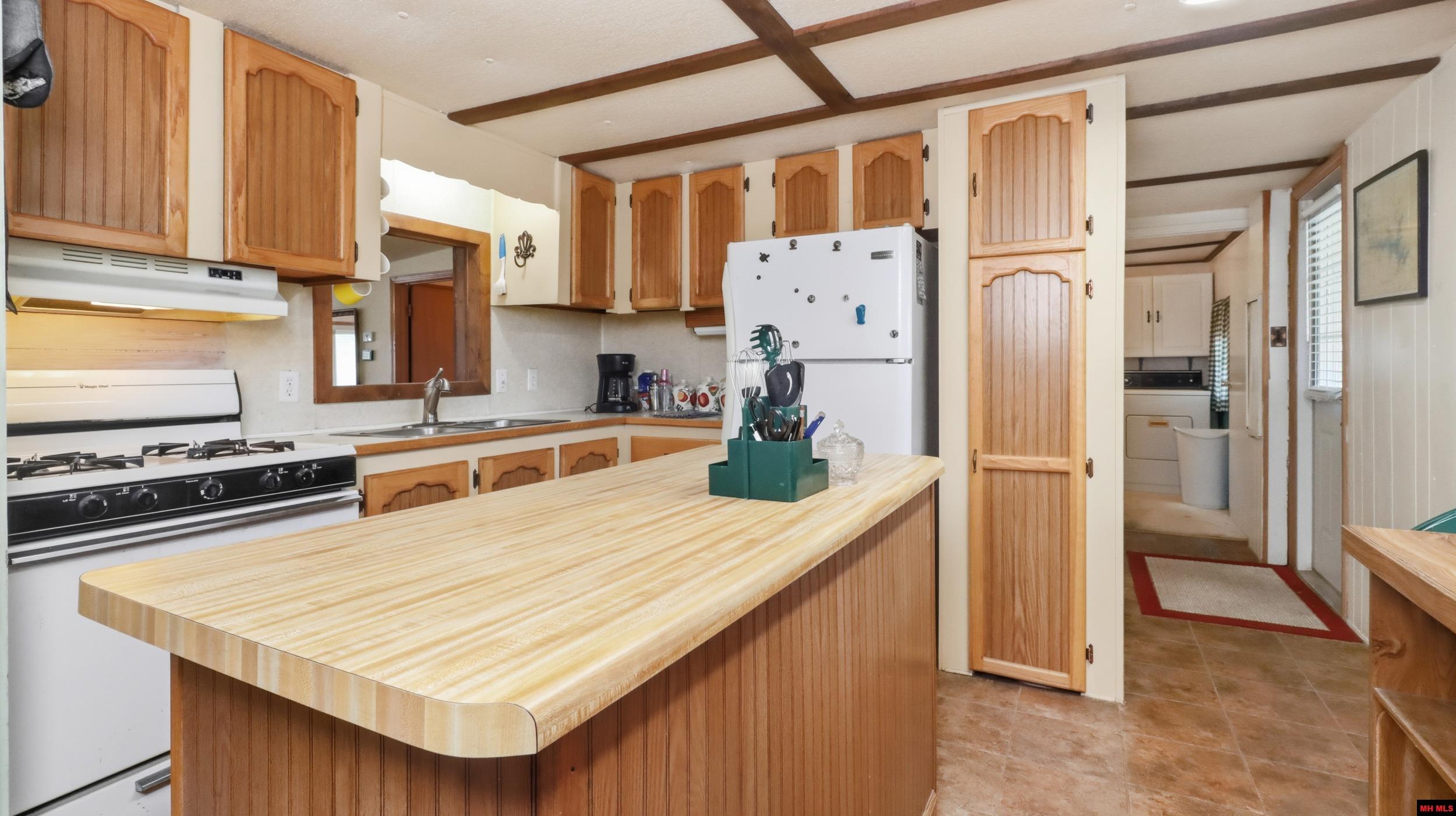 1054 KALIJAH ROAD Protem, MO 65733