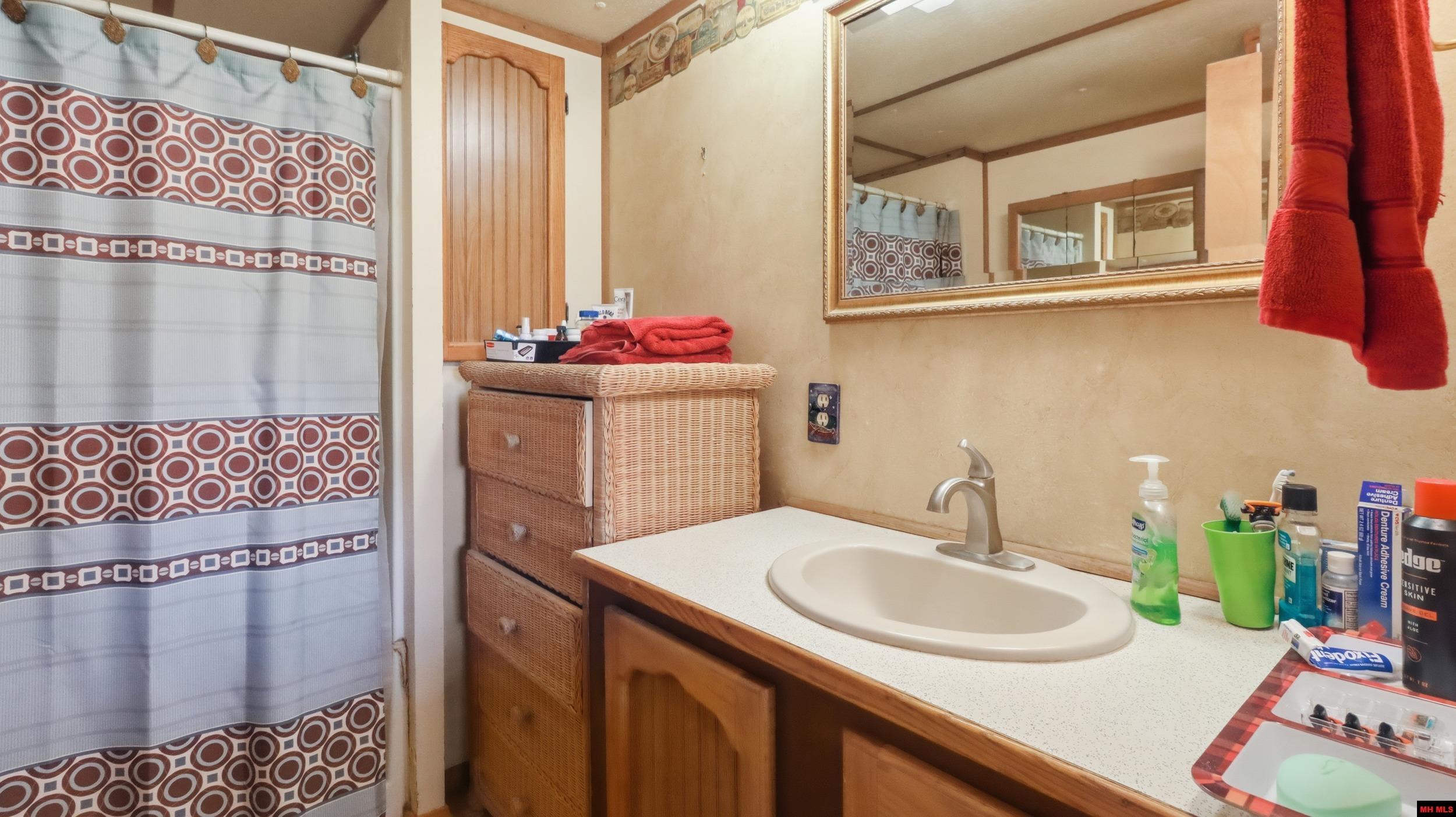 1054 KALIJAH ROAD Protem, MO 65733