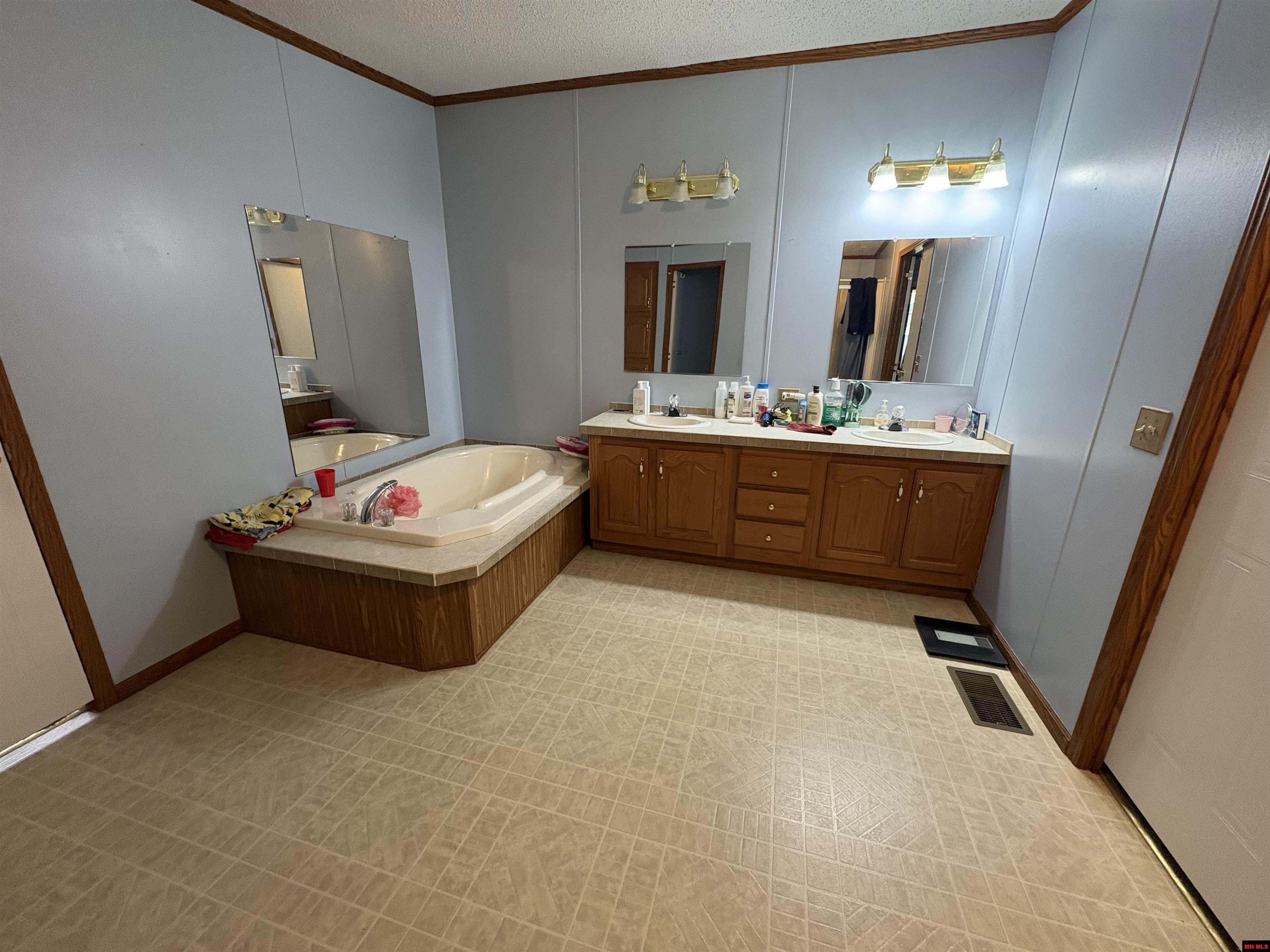 631 CR 853 Green Forest, AR 72638