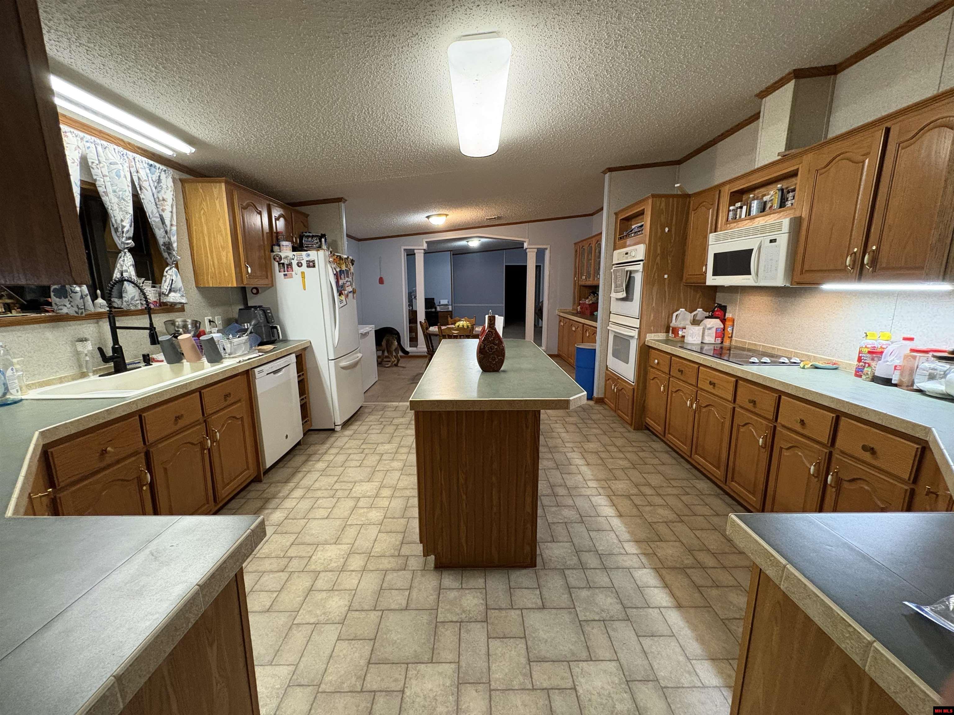 631 CR 853 Green Forest, AR 72638