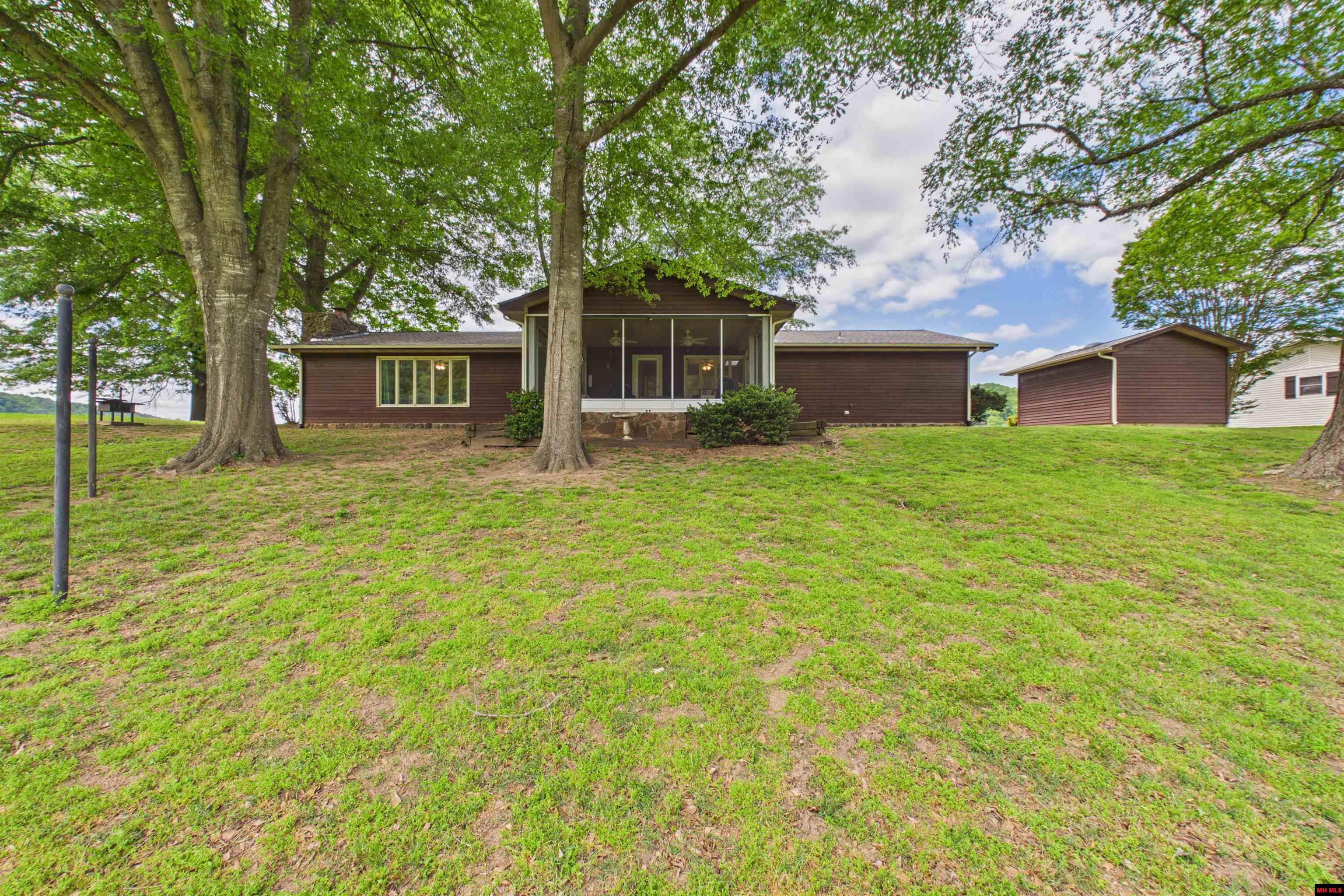 2796 RIVERVIEW DRIVE Norfork, AR 72658