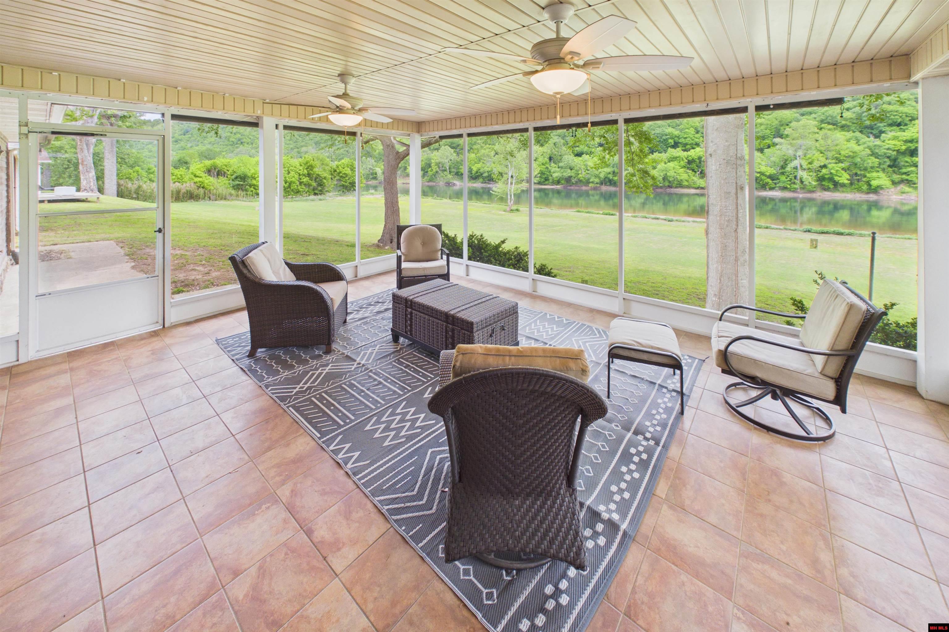 2796 RIVERVIEW DRIVE Norfork, AR 72658
