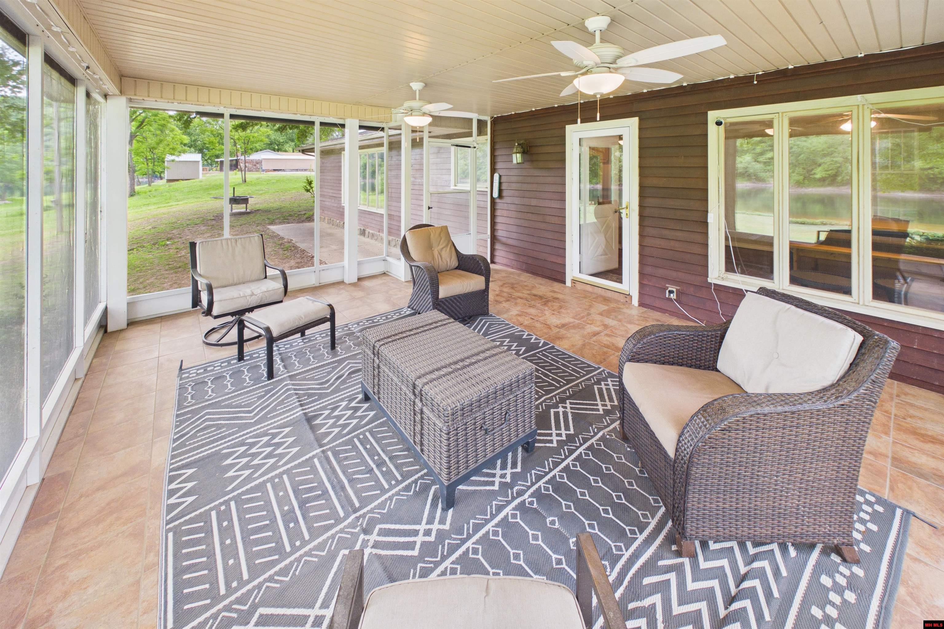 2796 RIVERVIEW DRIVE Norfork, AR 72658