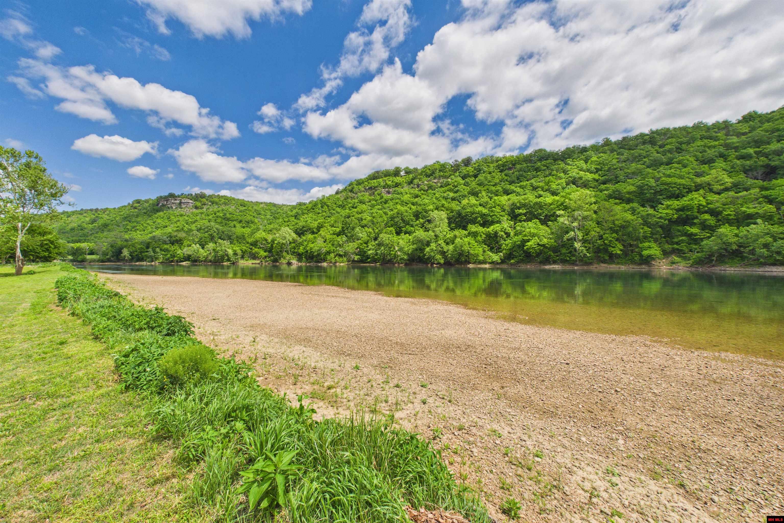 2796 RIVERVIEW DRIVE Norfork, AR 72658