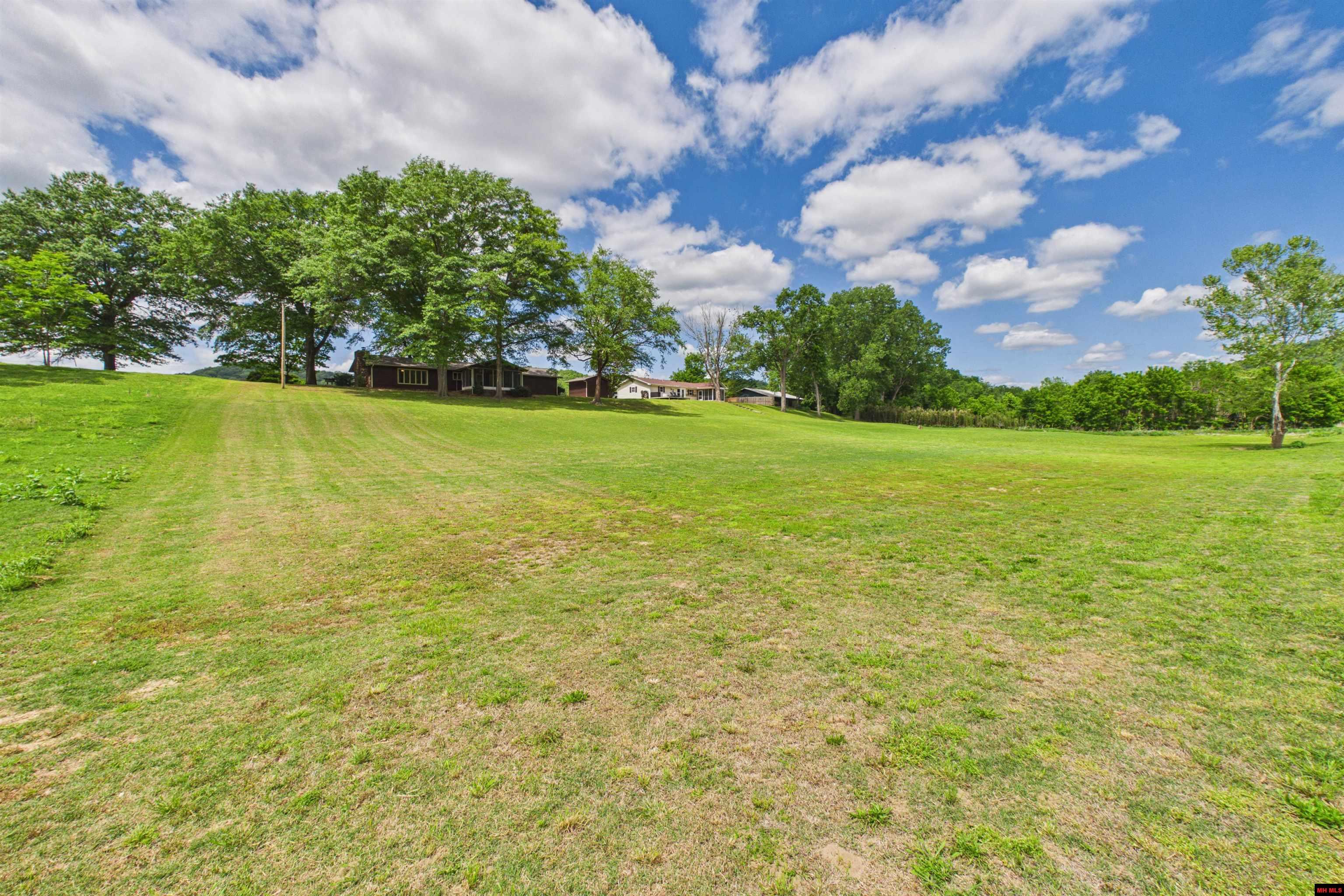 2796 RIVERVIEW DRIVE Norfork, AR 72658