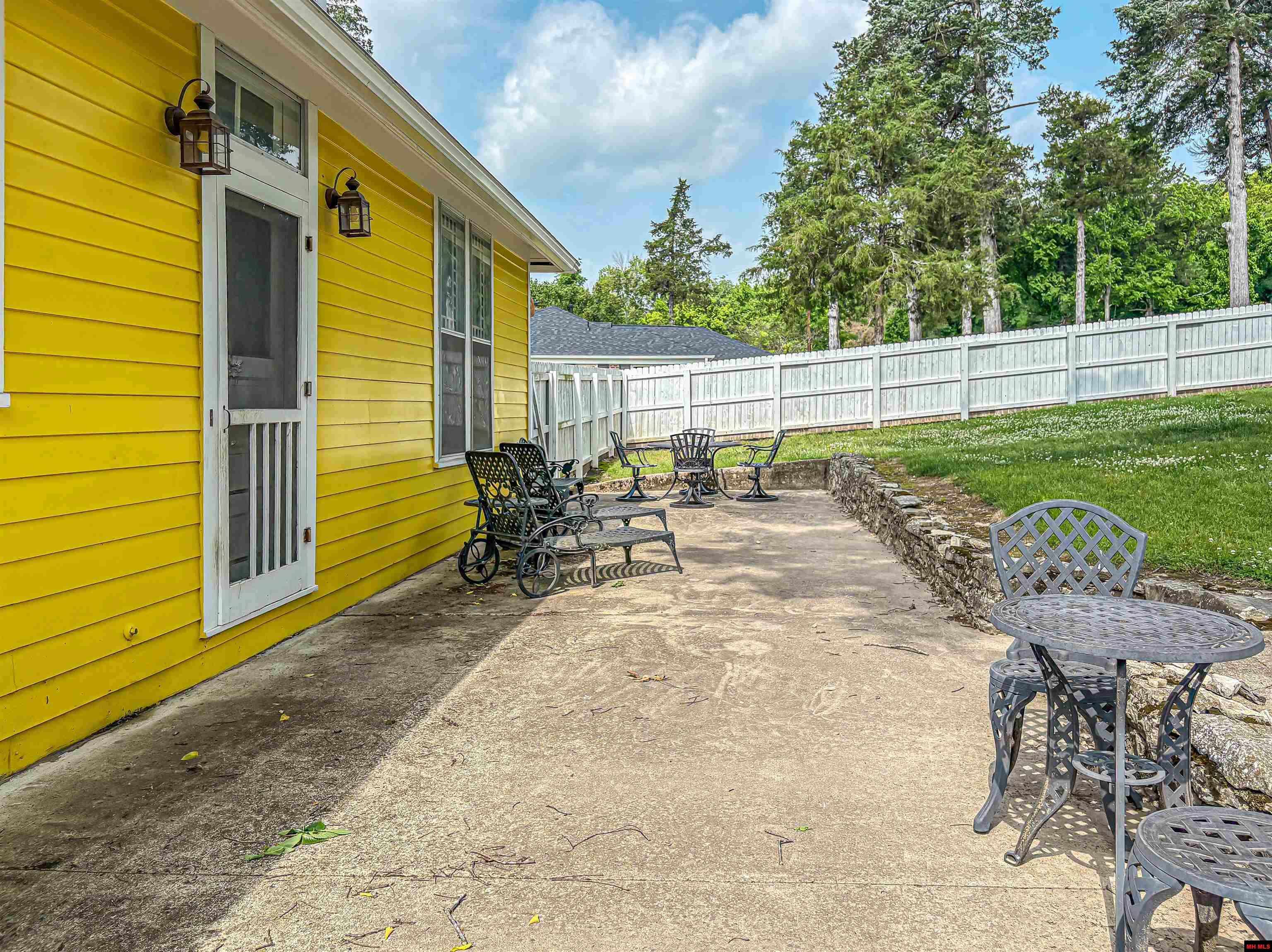 432 HWY 62 EAST Yellville, AR 72687