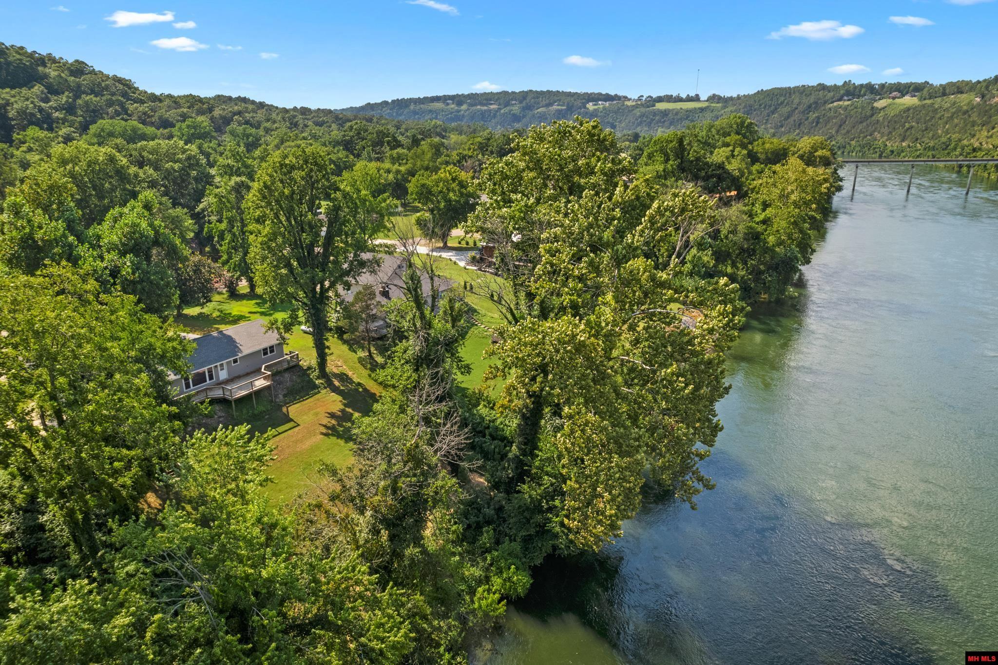 282 RIVERVIEW DRIVE Norfork, AR 72658