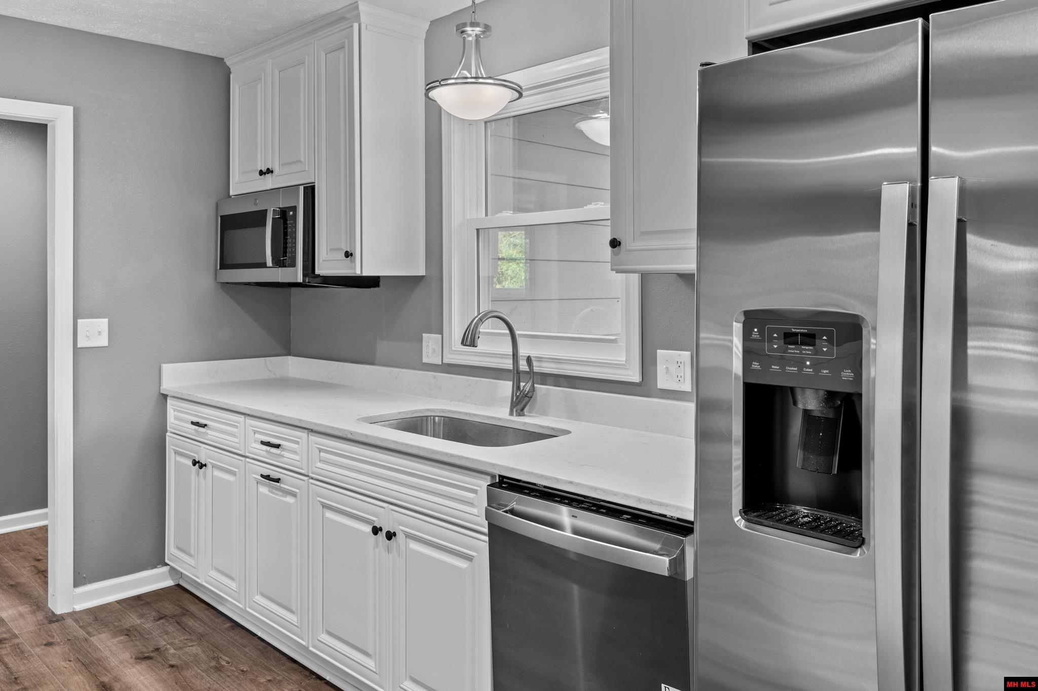 282 RIVERVIEW DRIVE Norfork, AR 72658