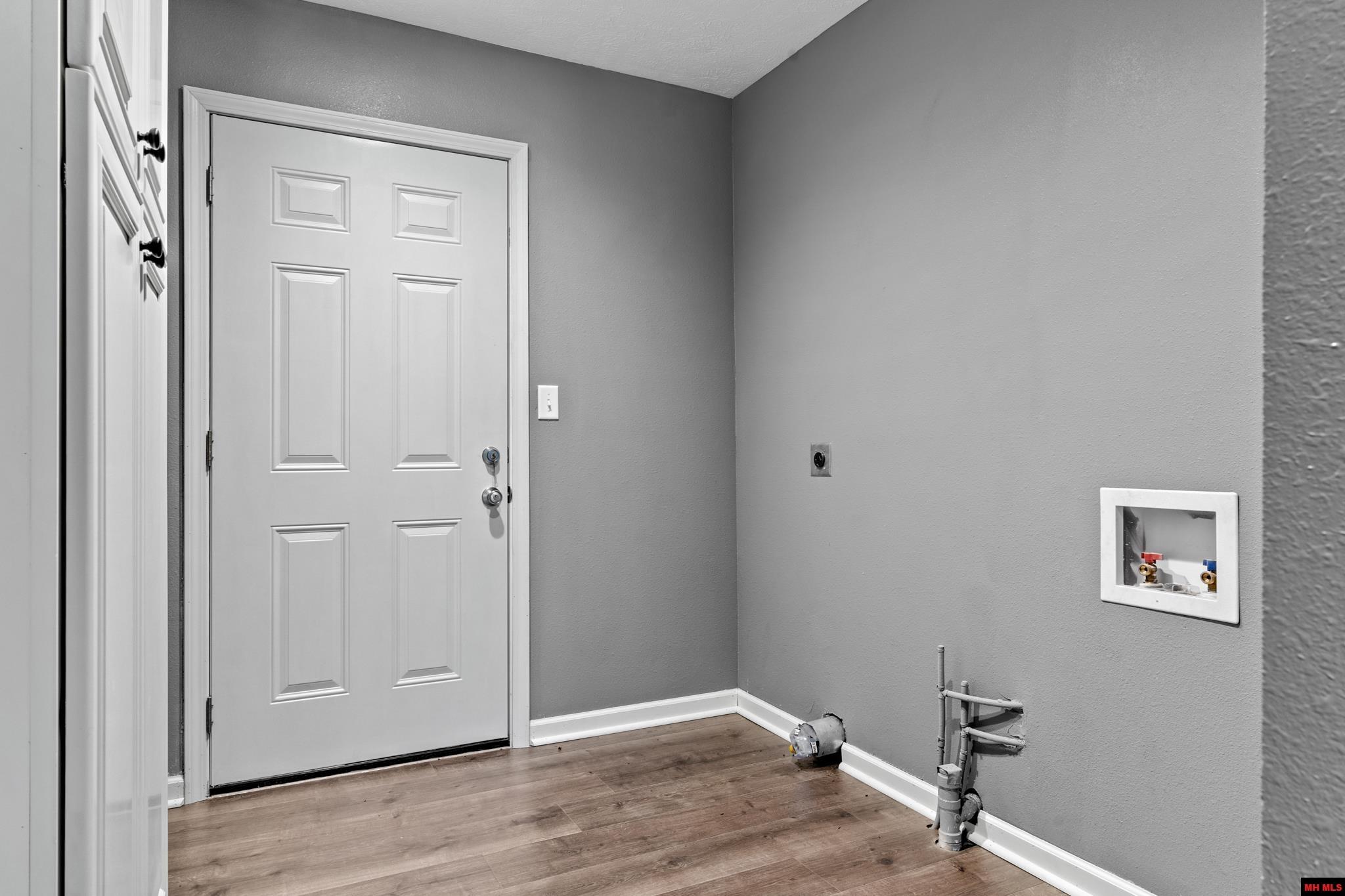 282 RIVERVIEW DRIVE Norfork, AR 72658