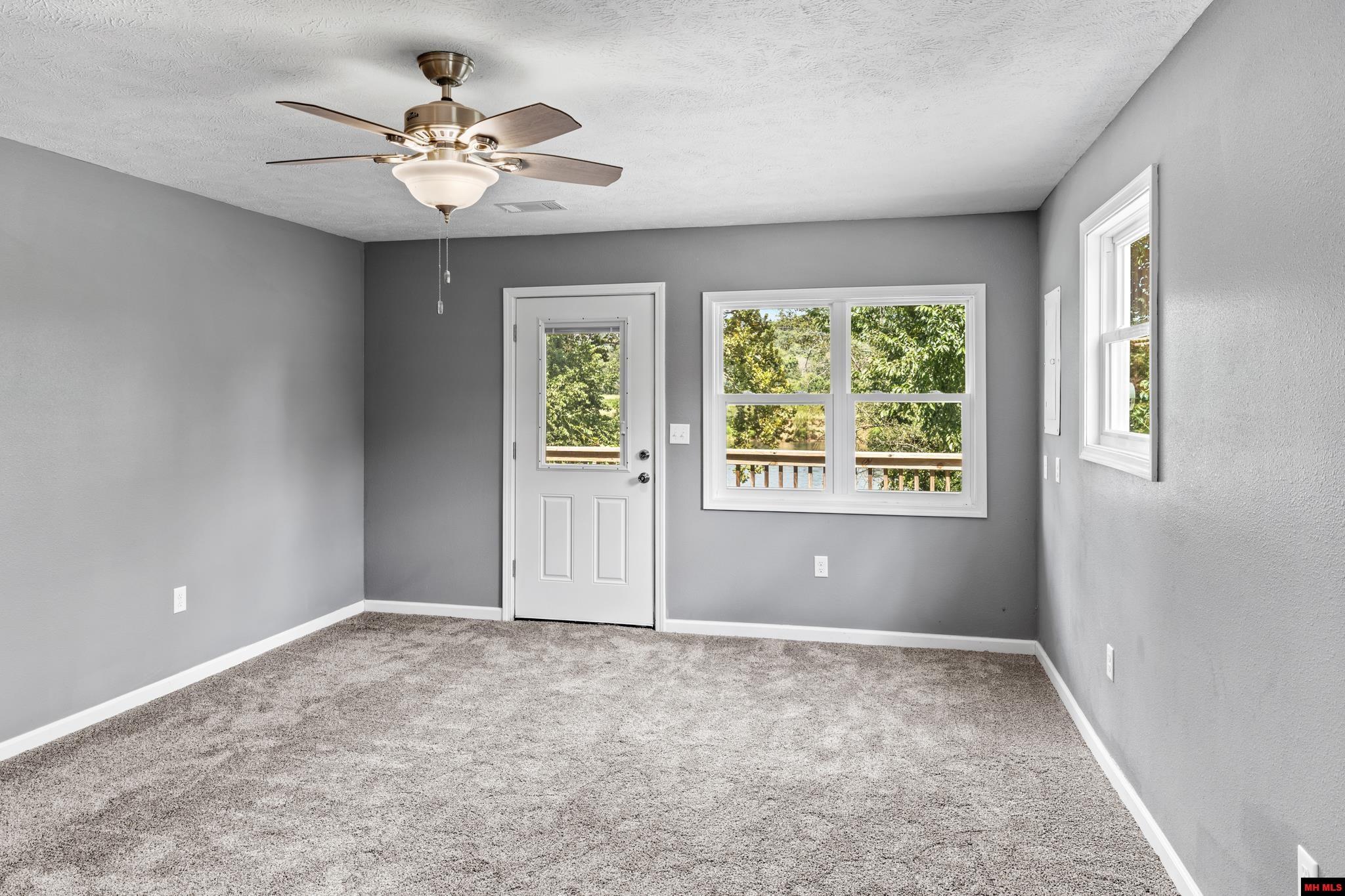 282 RIVERVIEW DRIVE Norfork, AR 72658