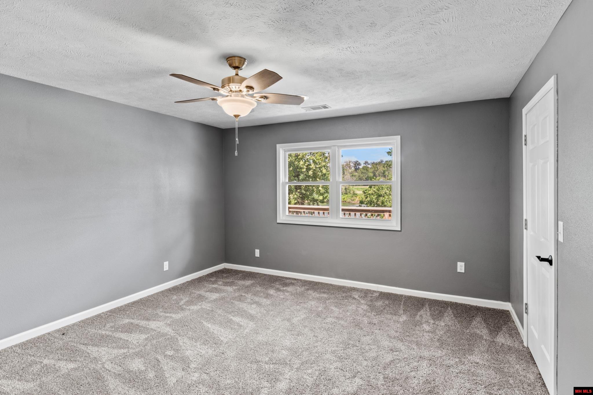 282 RIVERVIEW DRIVE Norfork, AR 72658